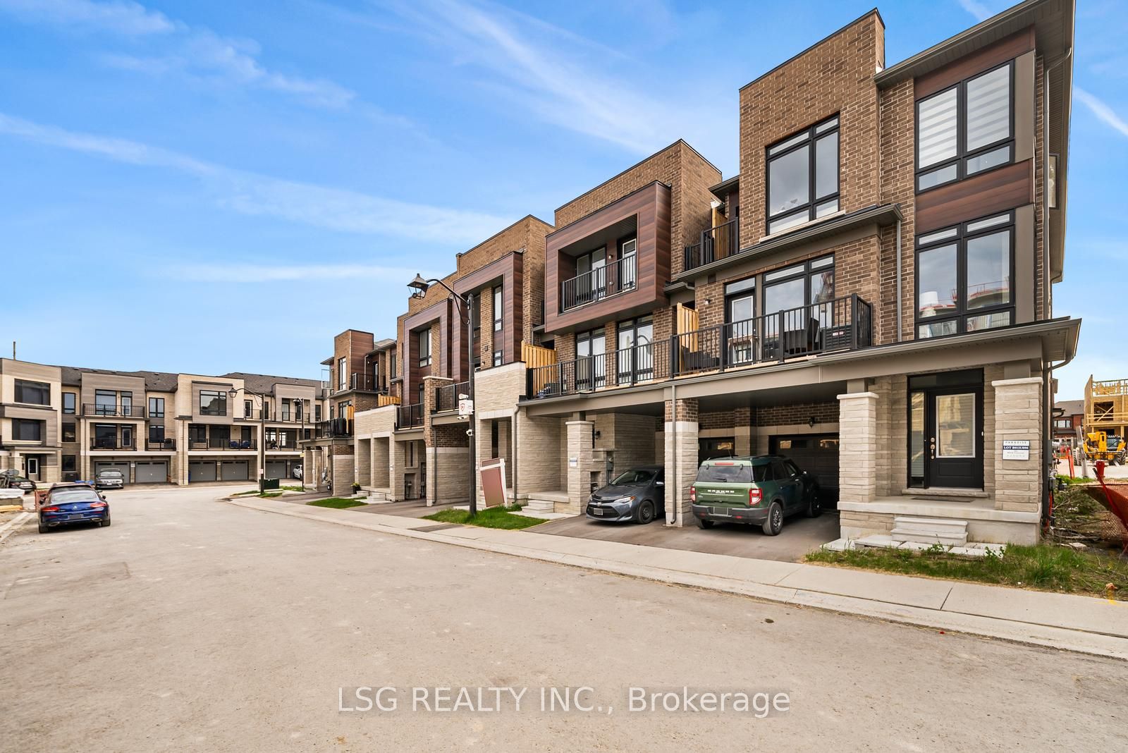 153 Blick Crescent, Aurora, ON L4G 7B6 photo 4