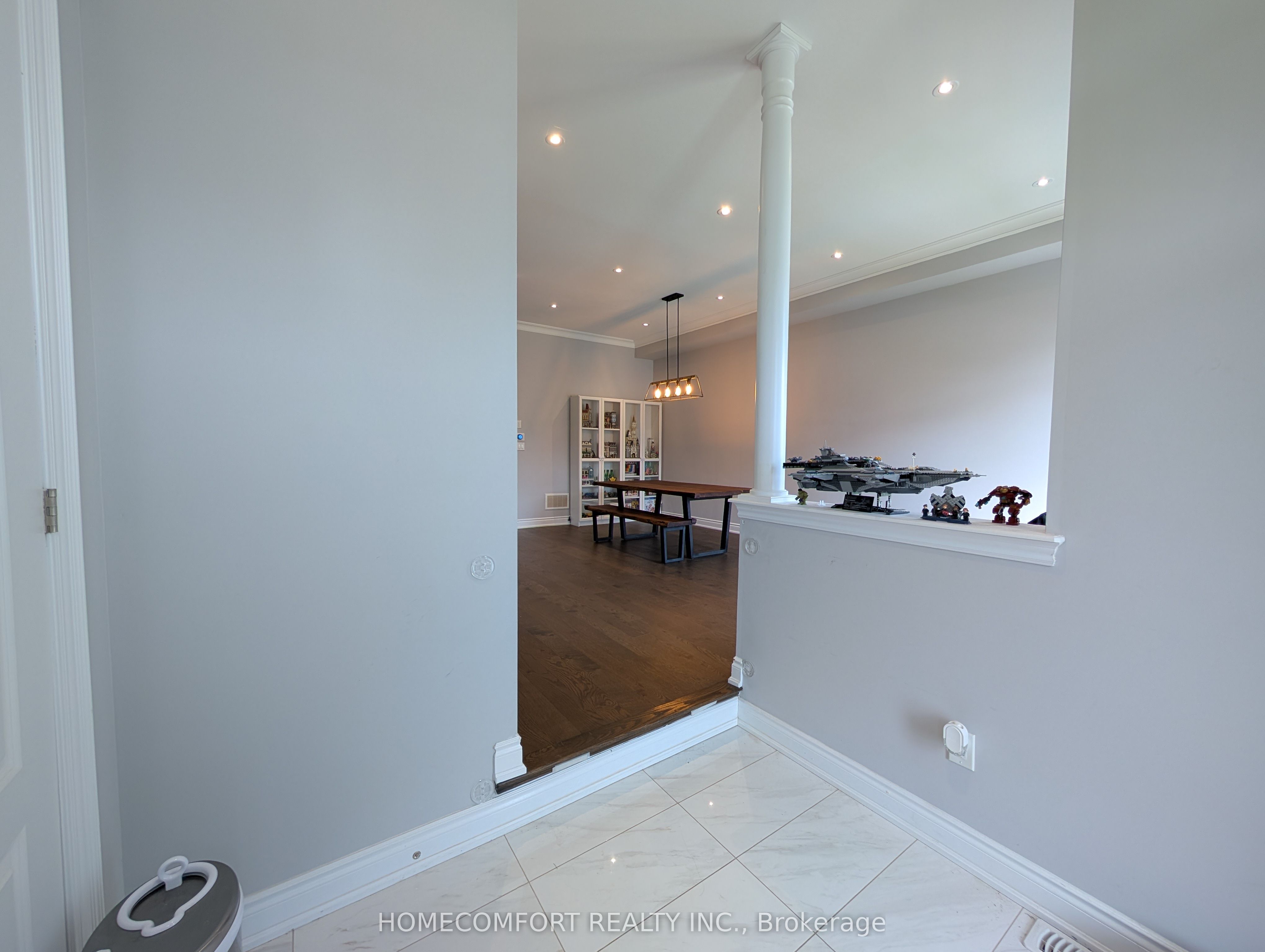 230 Paradelle Drive, Richmond Hill, ON L4E 0E4 photo 2