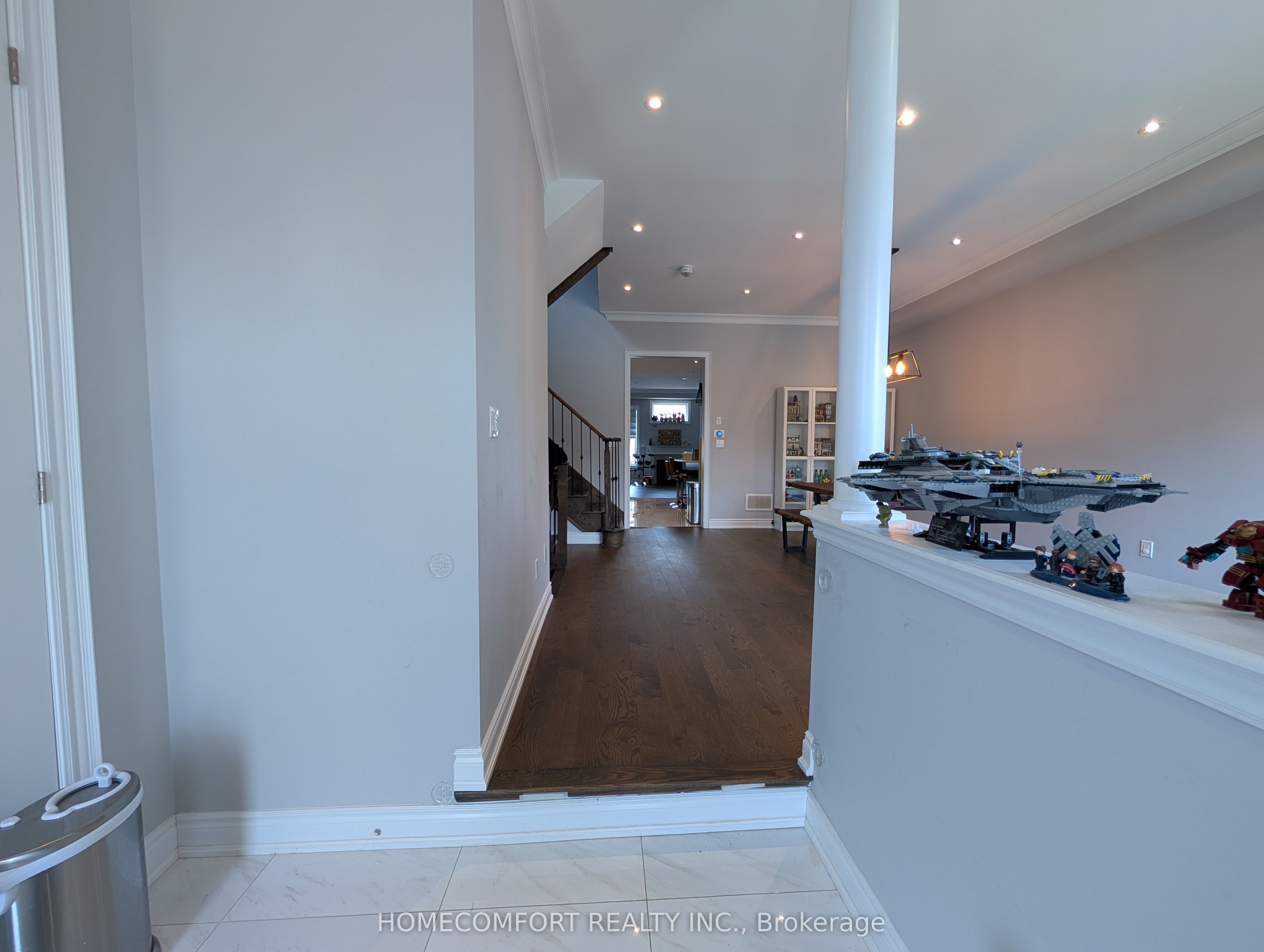 230 Paradelle Drive, Richmond Hill, ON L4E 0E4 photo 3