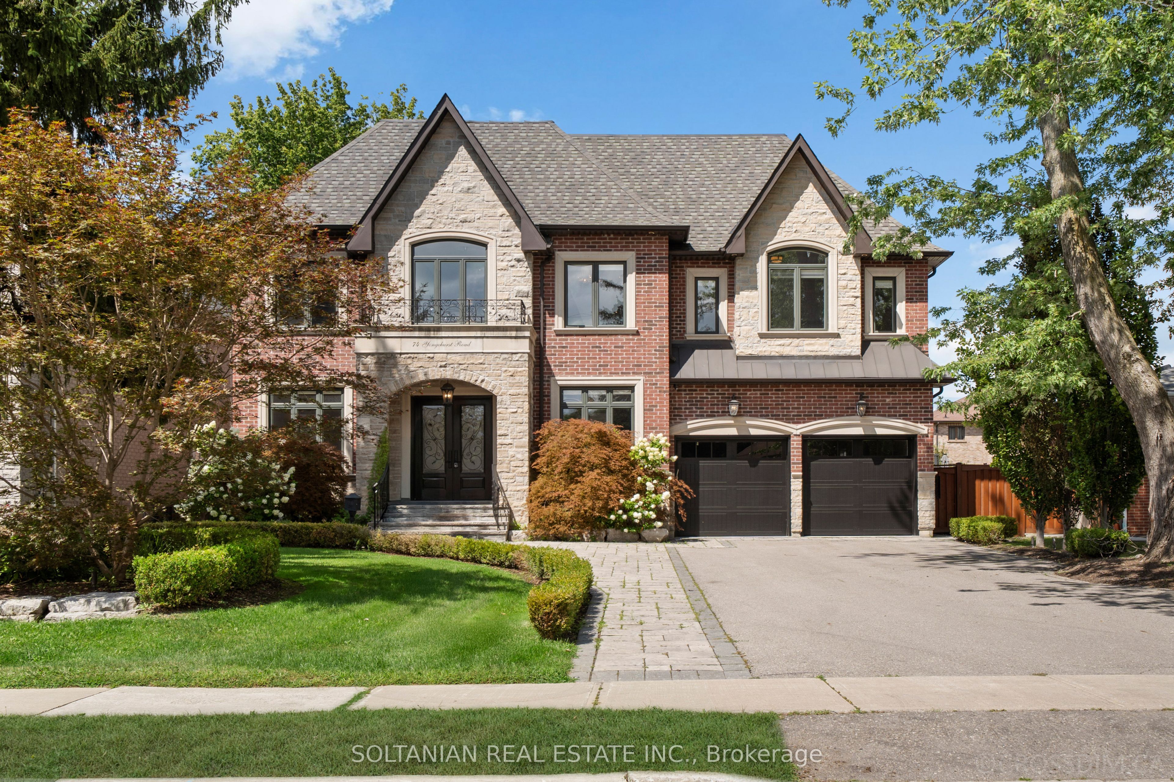 74 Yongehurst Road, Richmond Hill, ON L4C 3T2 photo 2