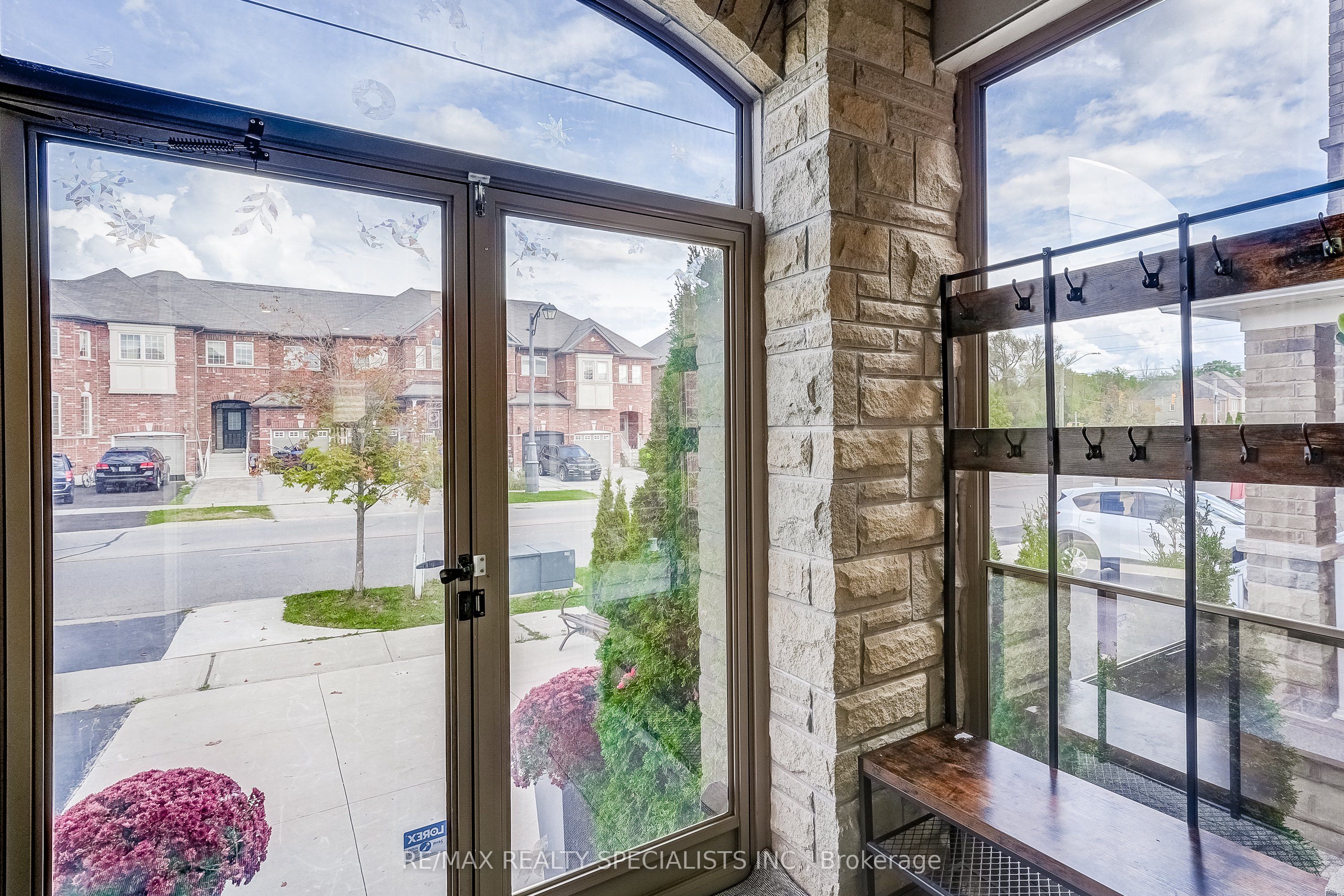 18 Rogers Trail, Bradford West Gwillimbury, ON L3Z 0G4 photo 2
