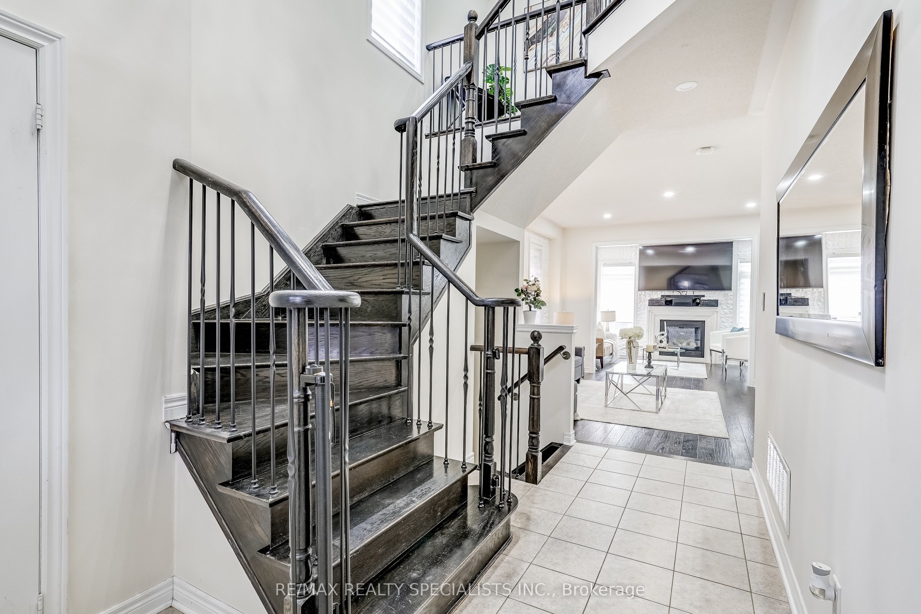 18 Rogers Trail, Bradford West Gwillimbury, ON L3Z 0G4 photo 3