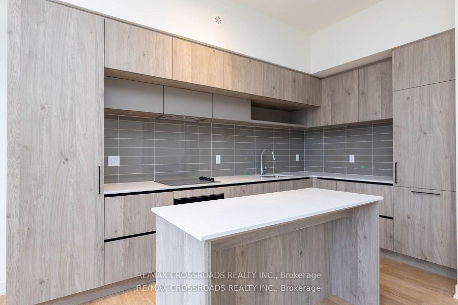 10 David Eyer Road E 1212, Richmond Hill, ON L4S 0N2 photo 3