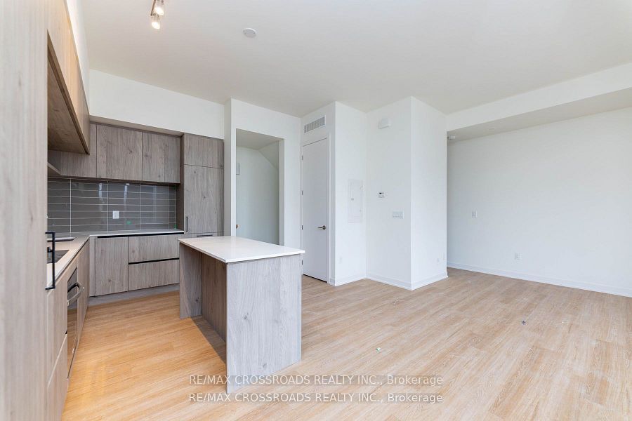 10 David Eyer Road E 1212, Richmond Hill, ON L4S 0N2 photo 5