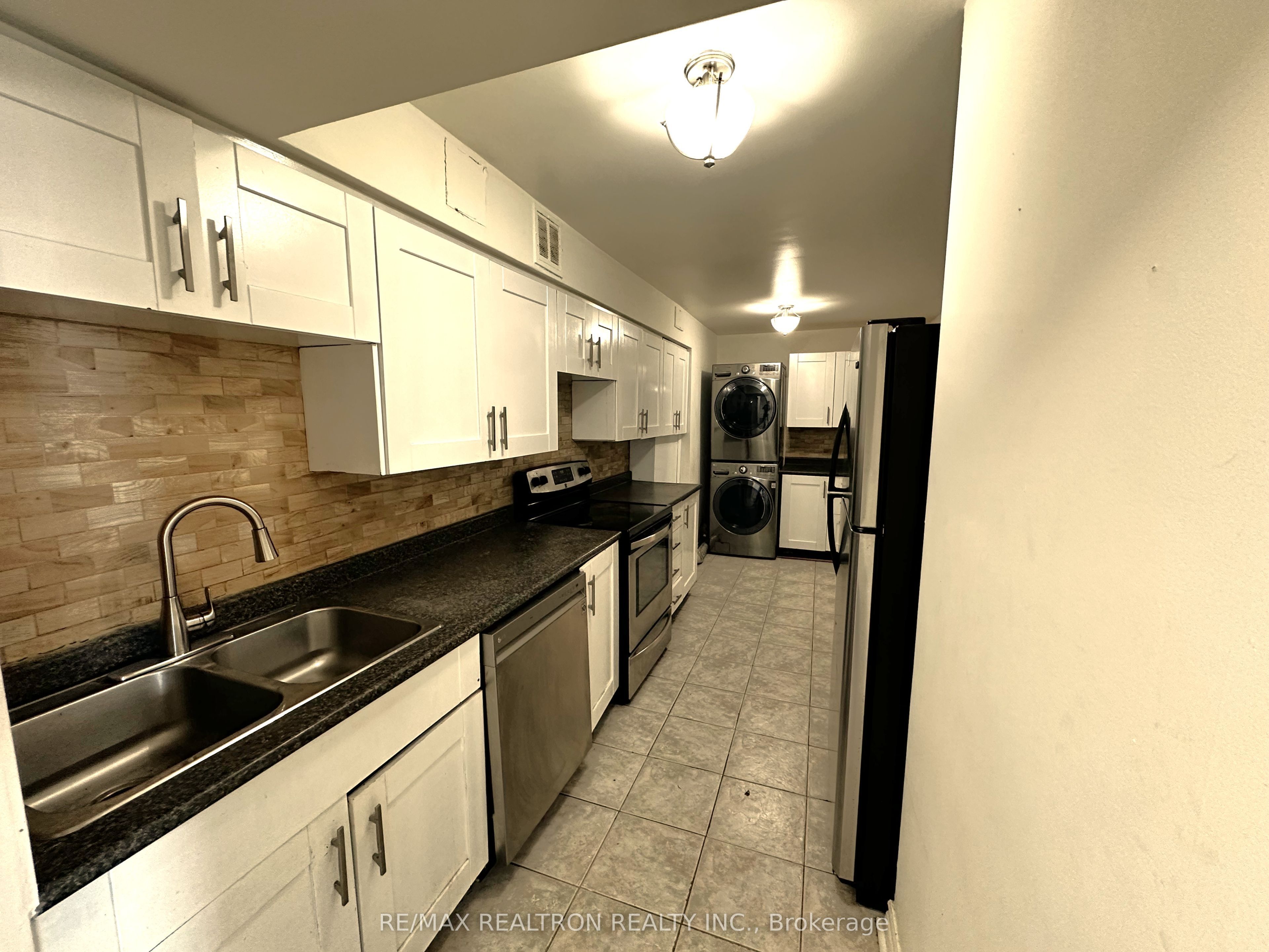 80 Inverlochy Boulevard 504, Markham, ON L3T 4P3 photo 5