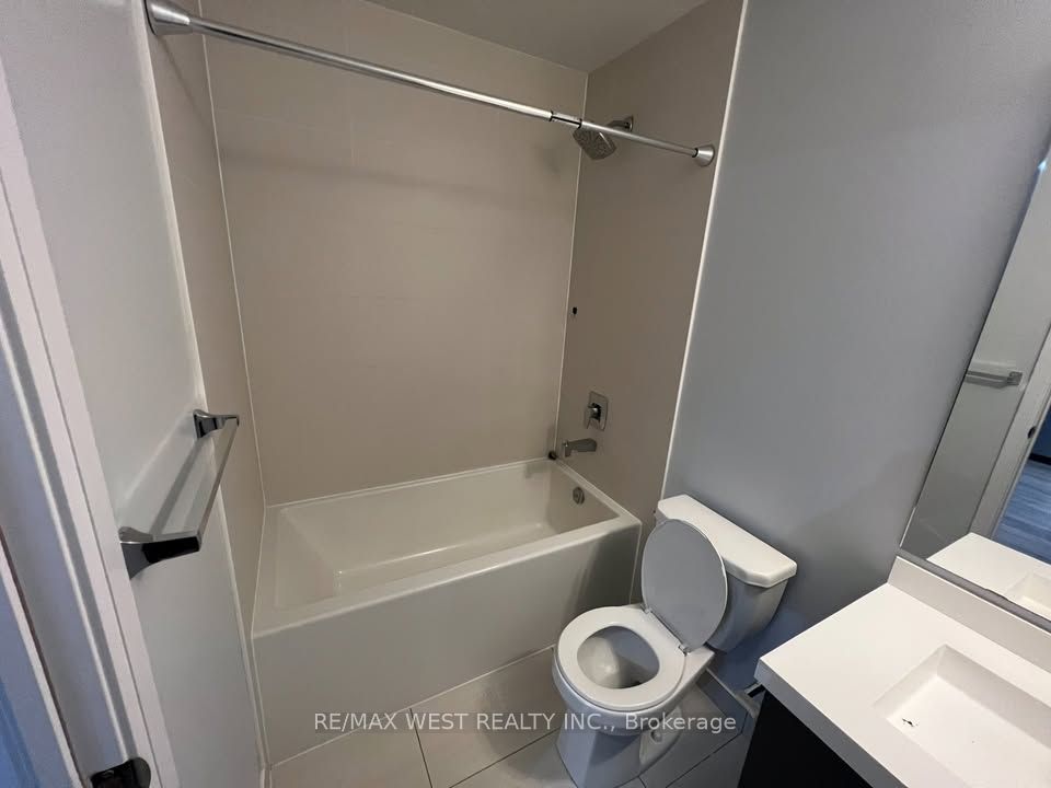 7895 Jane Street 301, Vaughan, ON L4K 2M7 photo 5