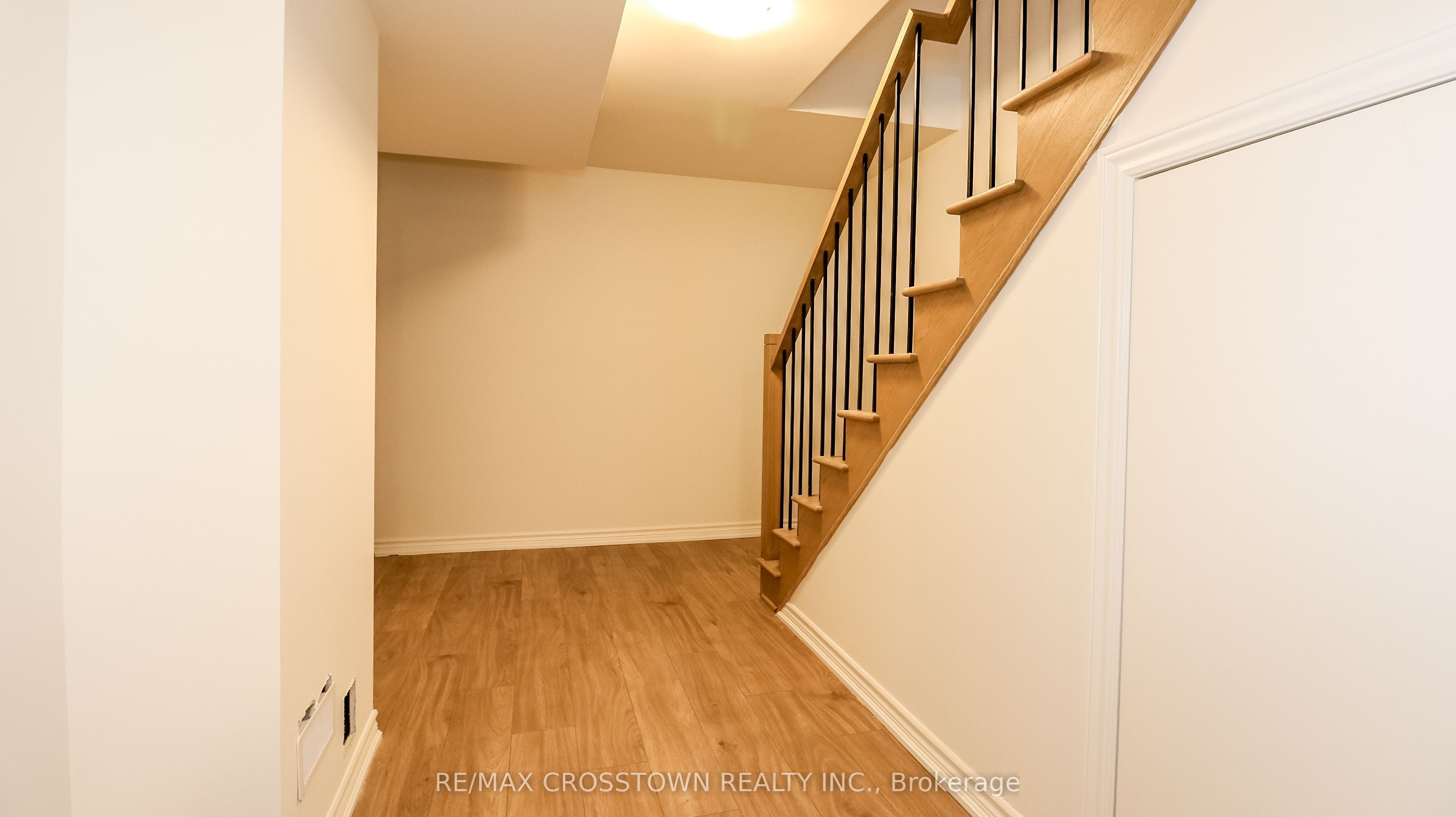1987 Matteer Court 31, Innisfil, ON L9S 0V2 photo 4