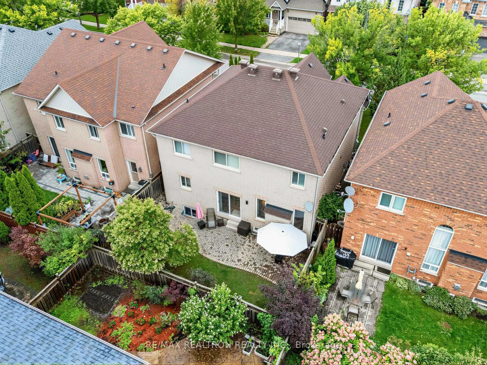 222 Birkshire Drive, Aurora, ON L4G 7S1 photo 2