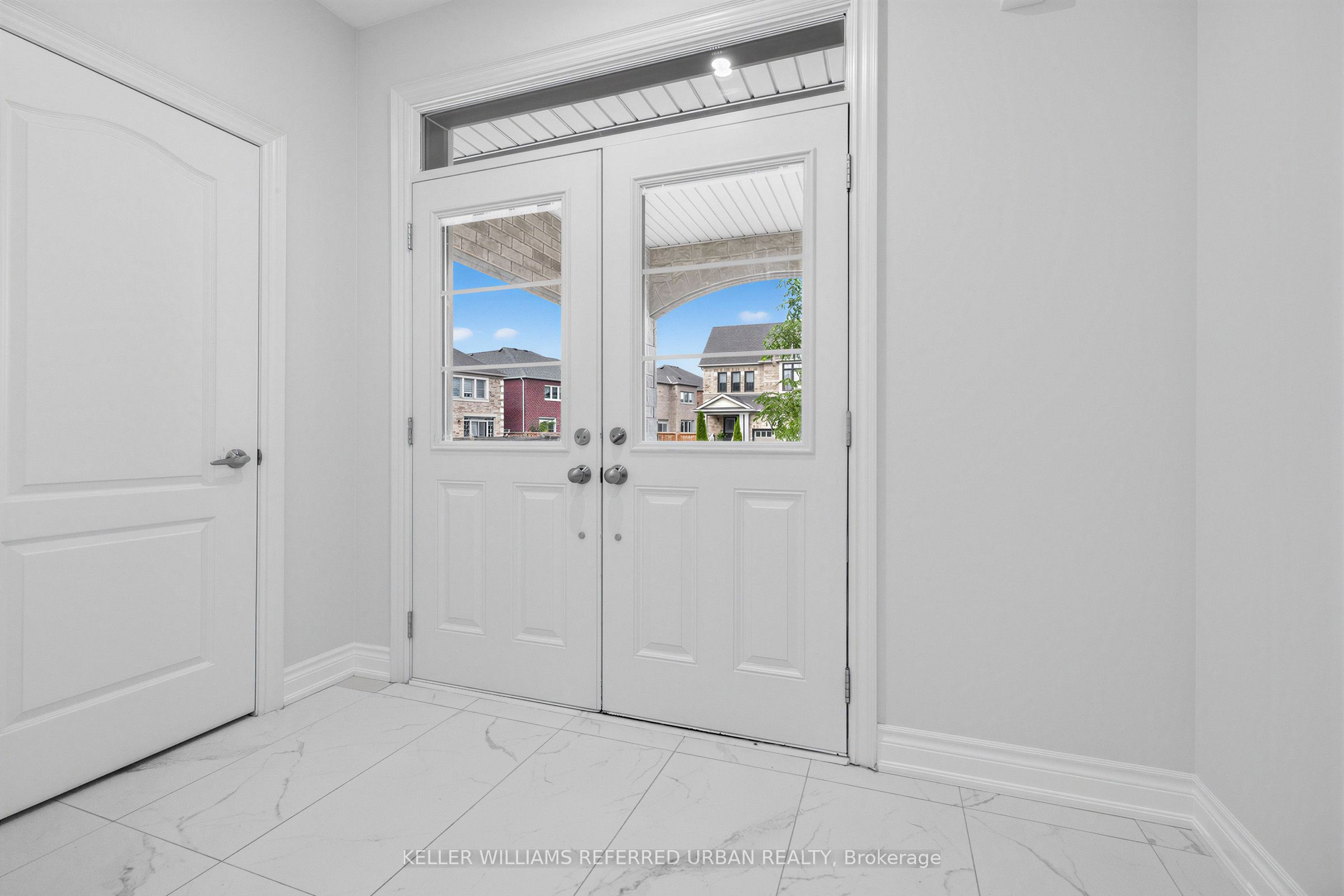 6 Sharonview Crescent, East Gwillimbury, ON L9N 0S5 photo 3