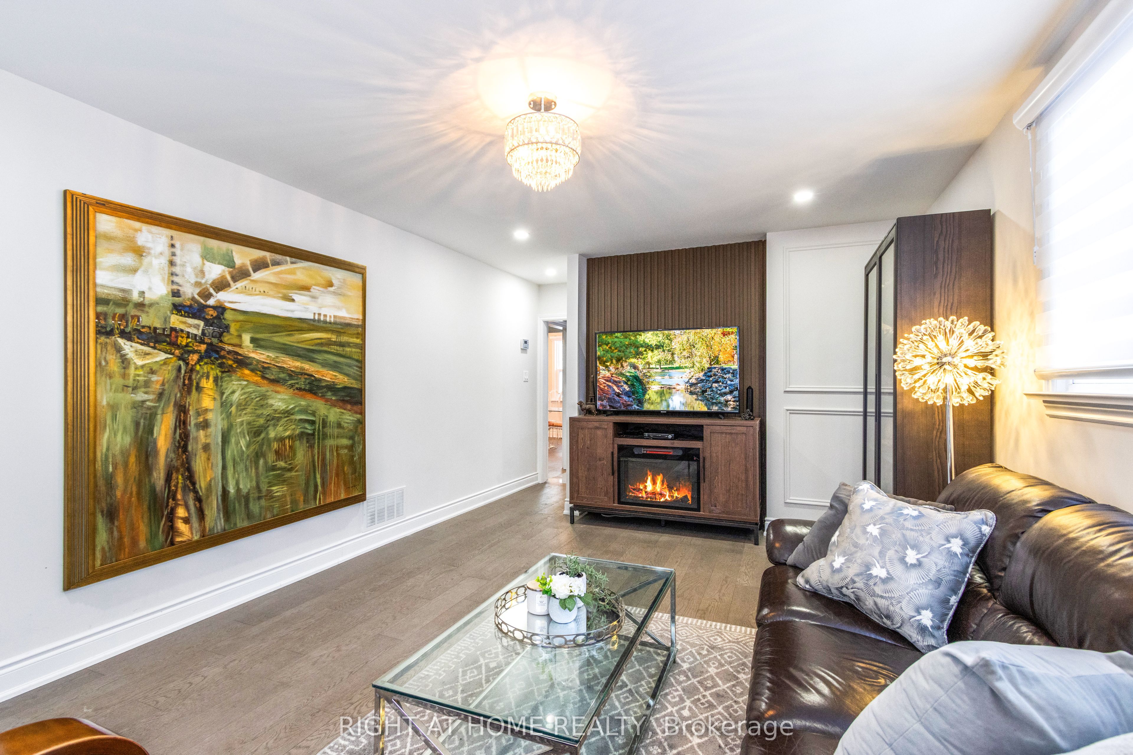 735 Srigley Street, Newmarket, ON L3Y 1X6 photo 4