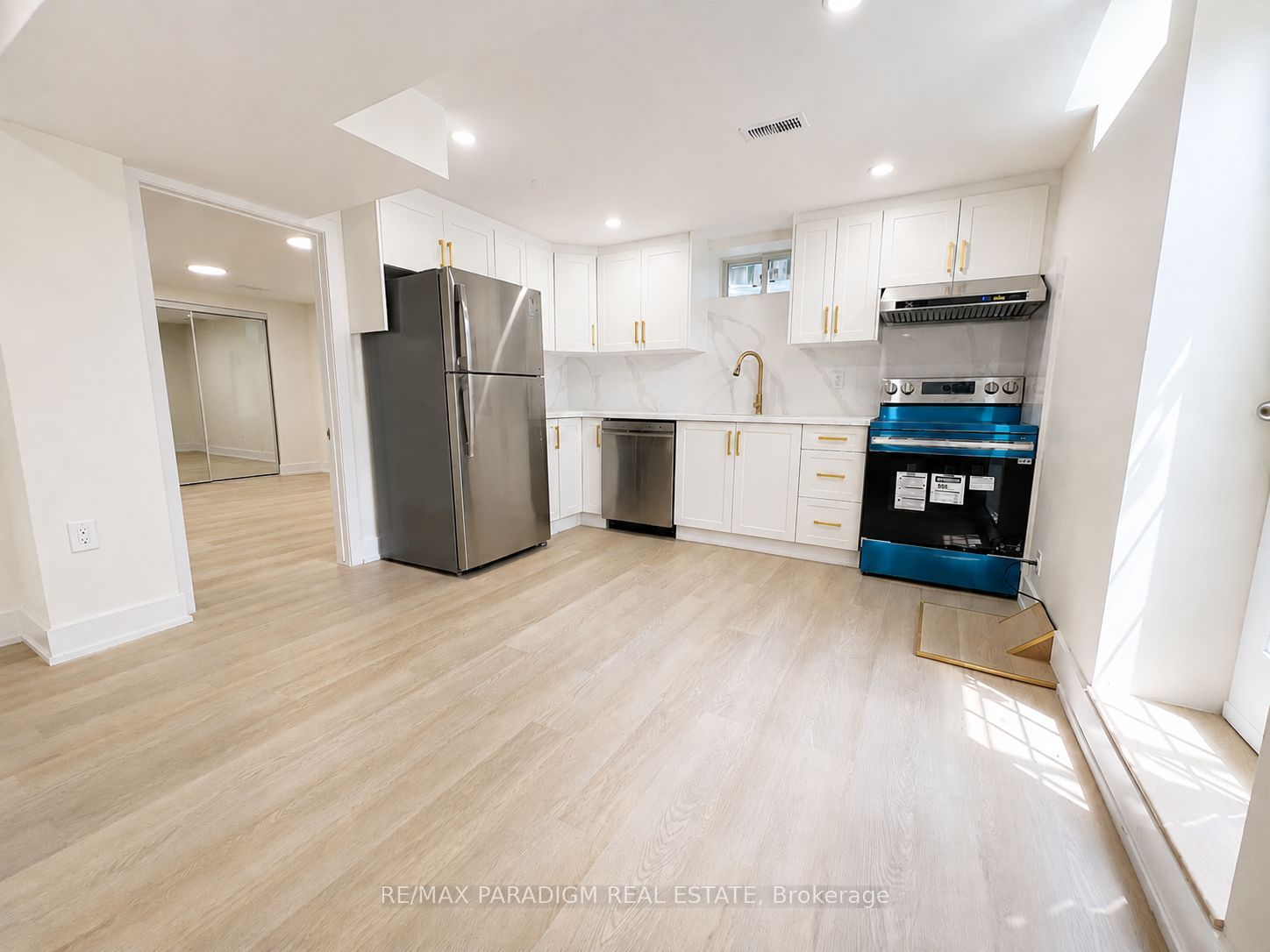 291 Drummond Drive Bsmt, Vaughan, ON L6A 3C2 photo 2