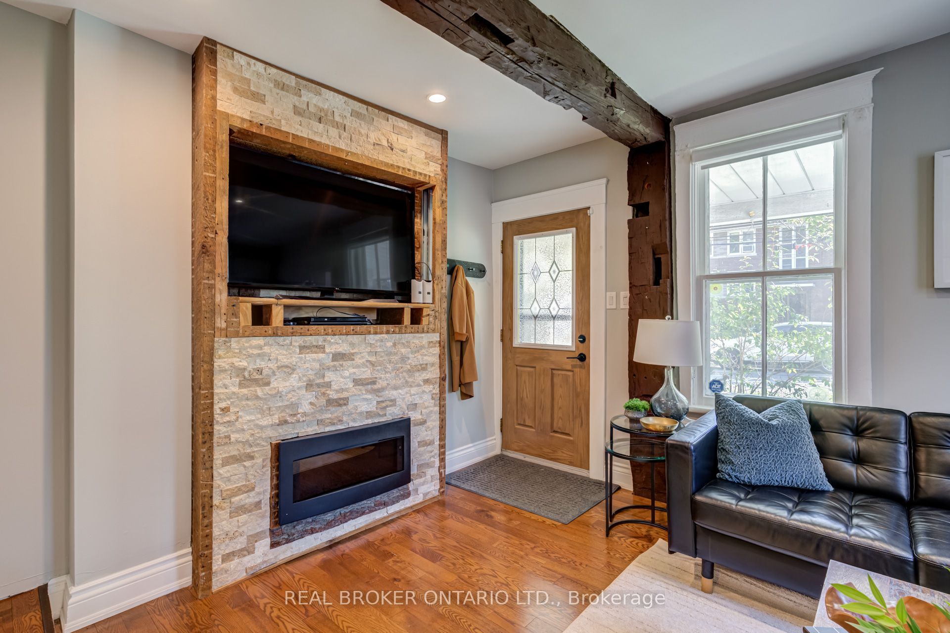 30 Elizabeth Street S, Richmond Hill, ON L4C 3V4 photo 3