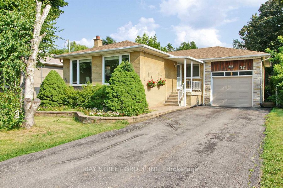 324 Elmwood Avenue Main Fl, Richmond Hill, ON L4C 1L8