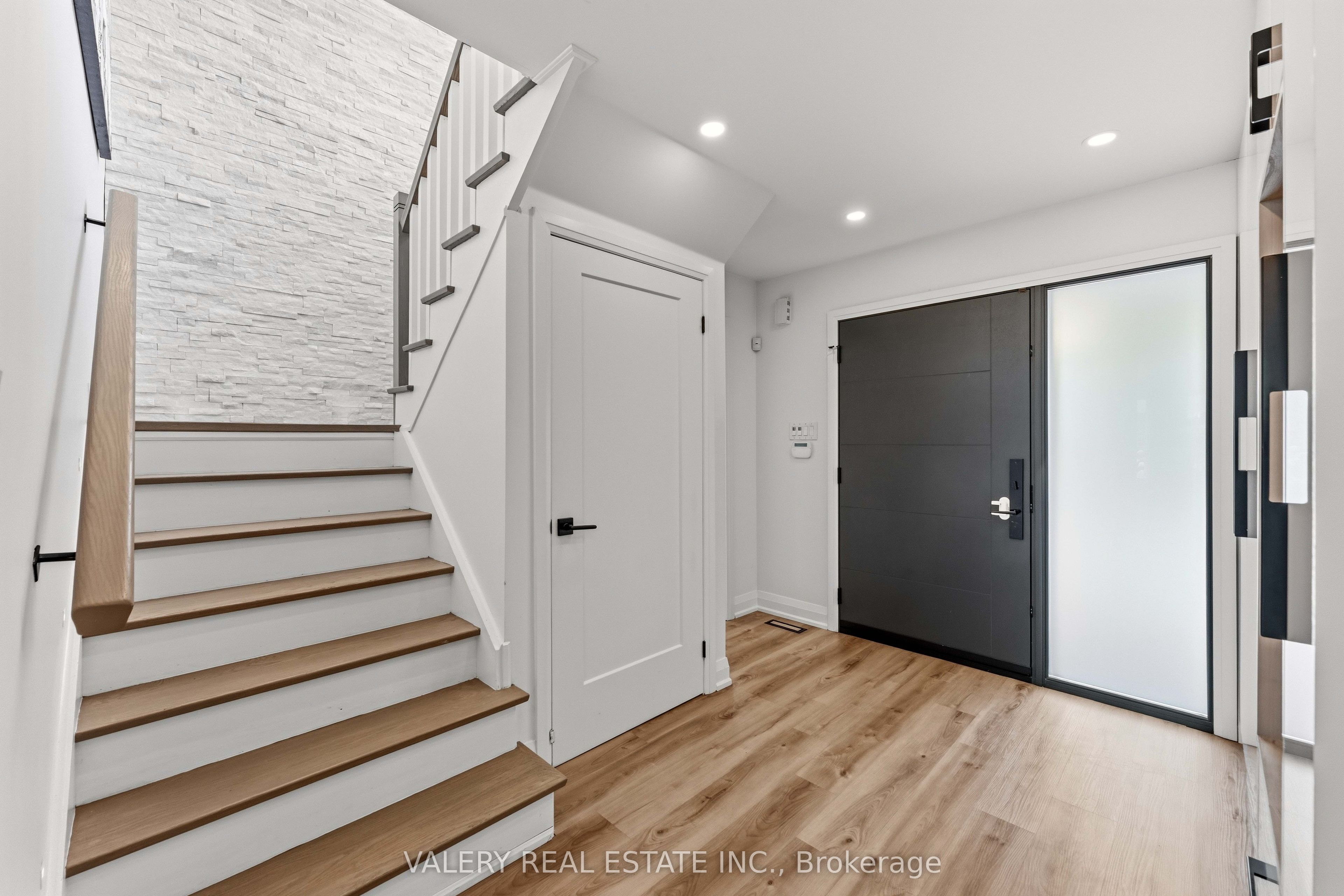 9 Vanguard Road, Vaughan, ON L4K 5G4 photo 4