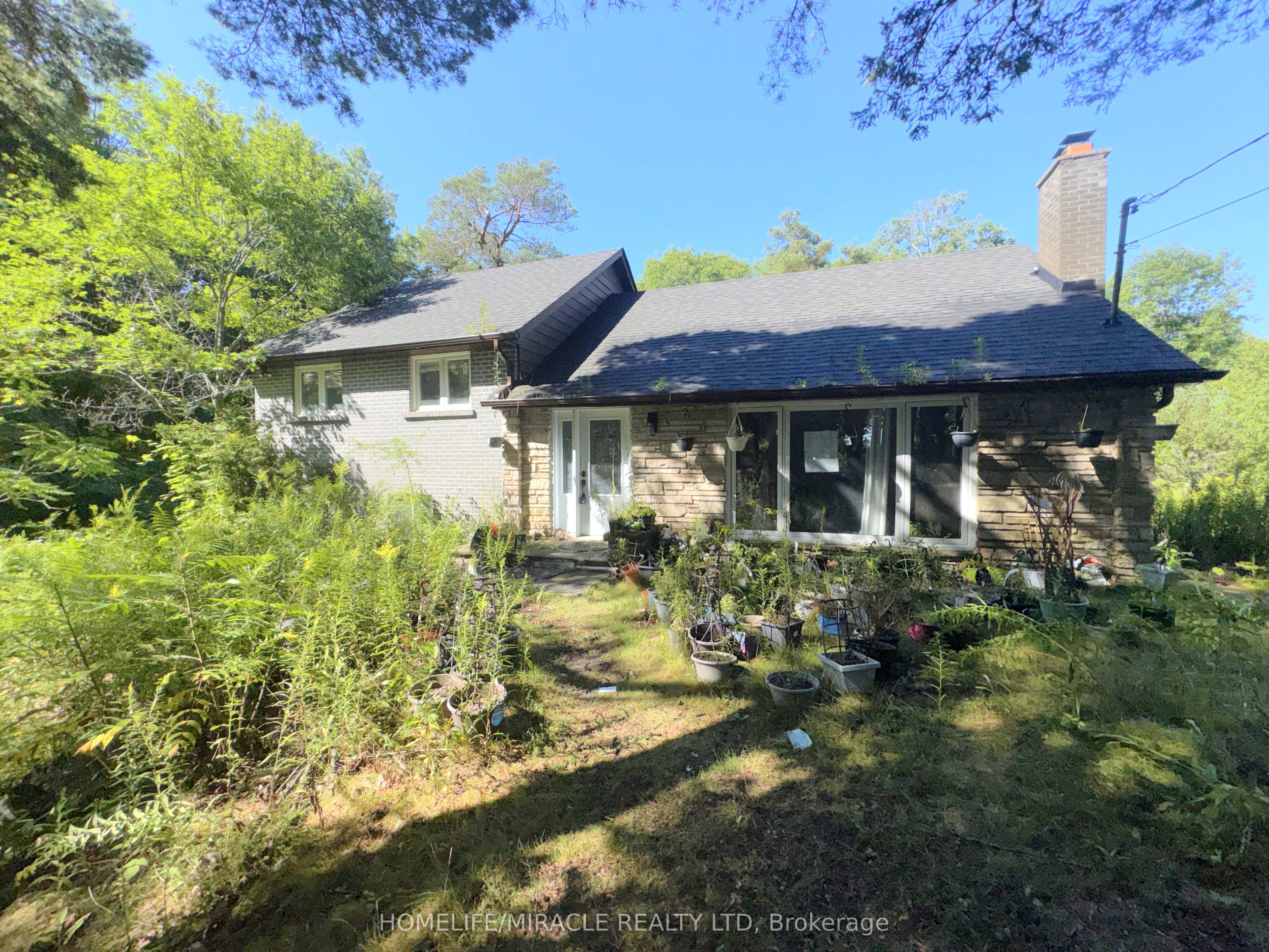 14178 Yonge Street, Aurora, ON L4G 0P5