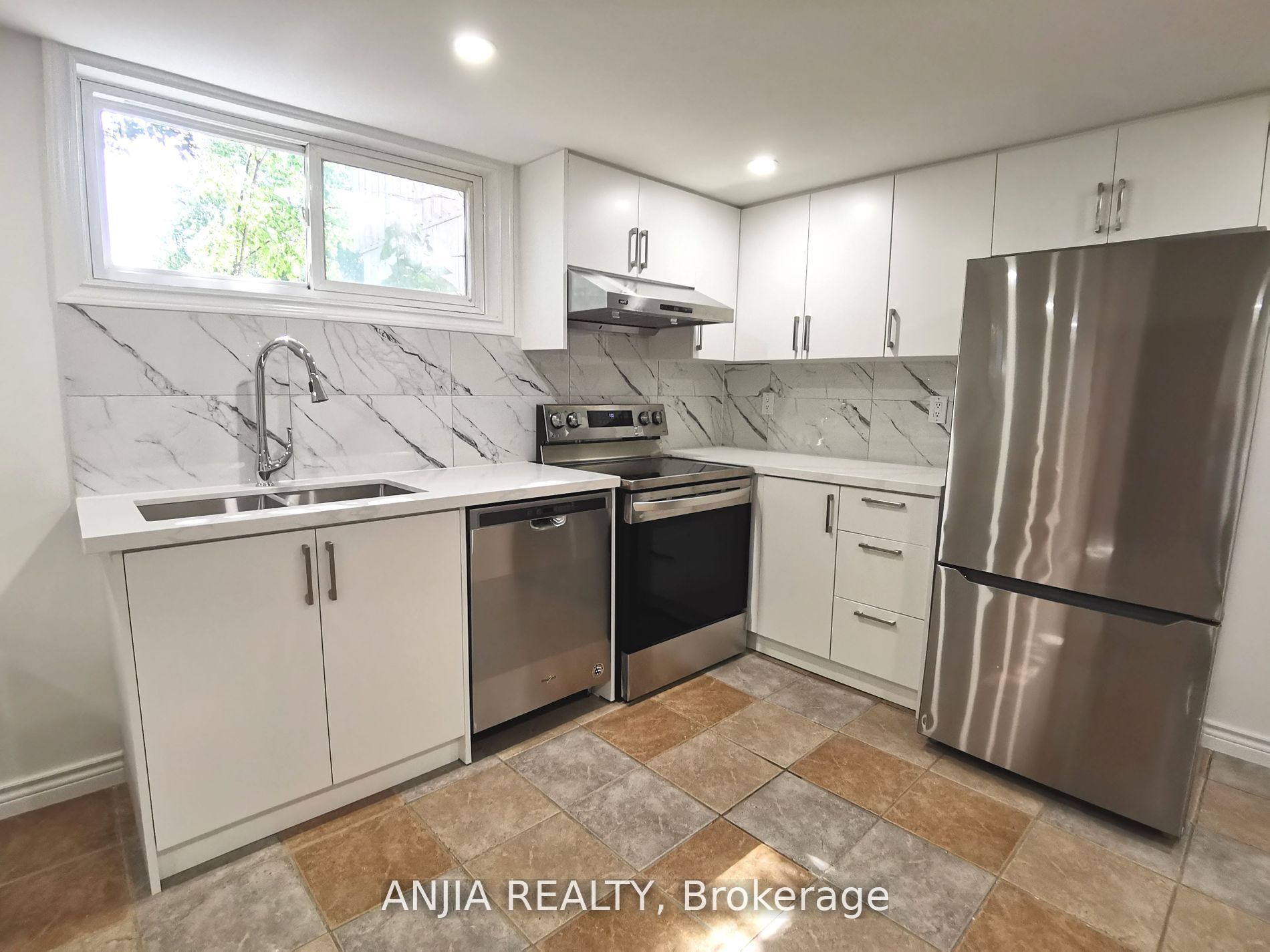 442 Bonita Crescent, Richmond Hill, ON L4C 3N1
