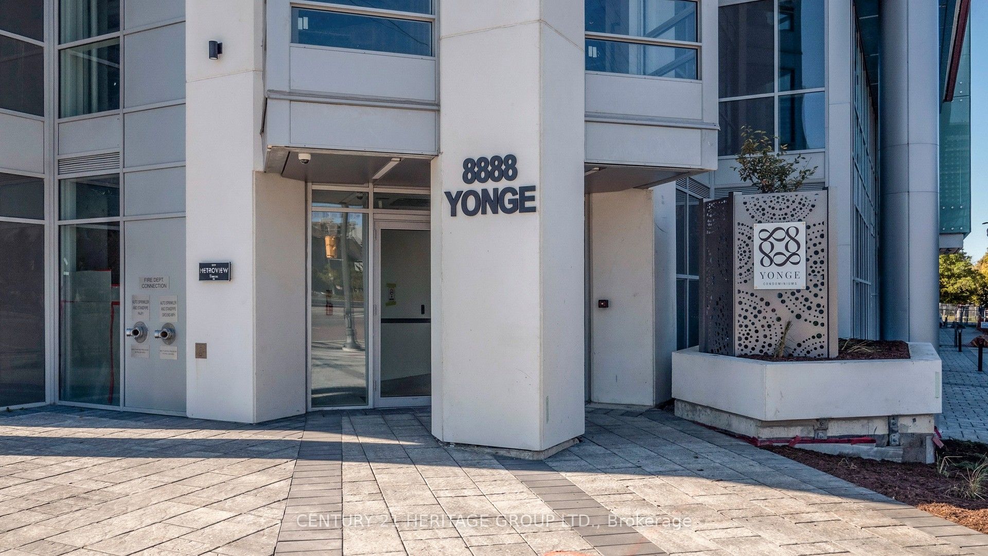 8888 Yonge Street 1205, Richmond Hill, ON L4C 5V6 photo 3