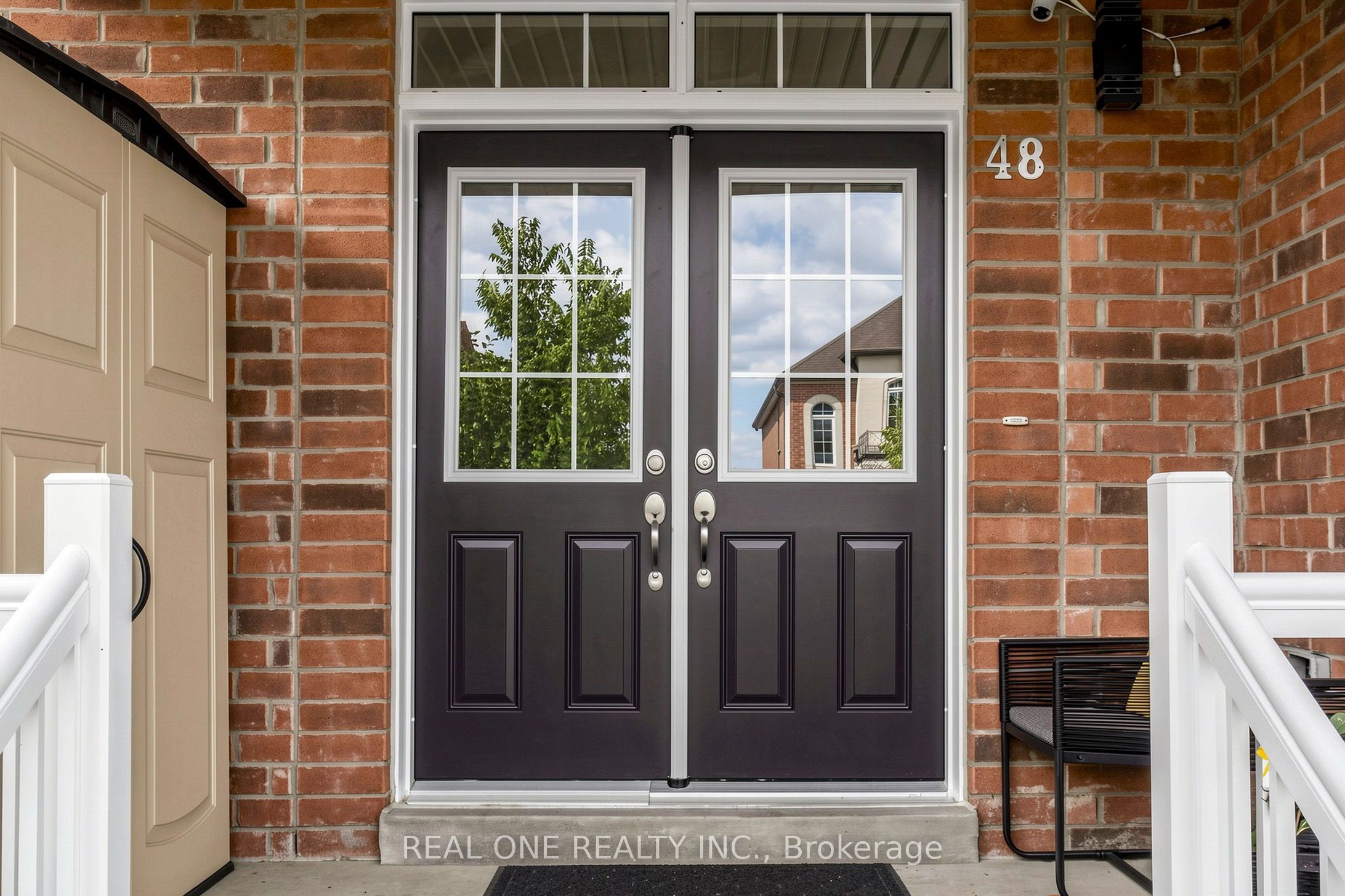 48 Lanark Street, Bradford West Gwillimbury, ON L3Z 0W7 photo 2