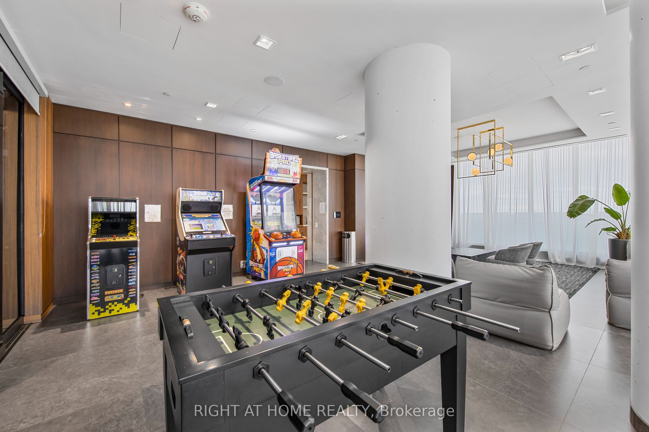 950 Portage Parkway 4507, Vaughan, ON L4K 0J7 photo 5