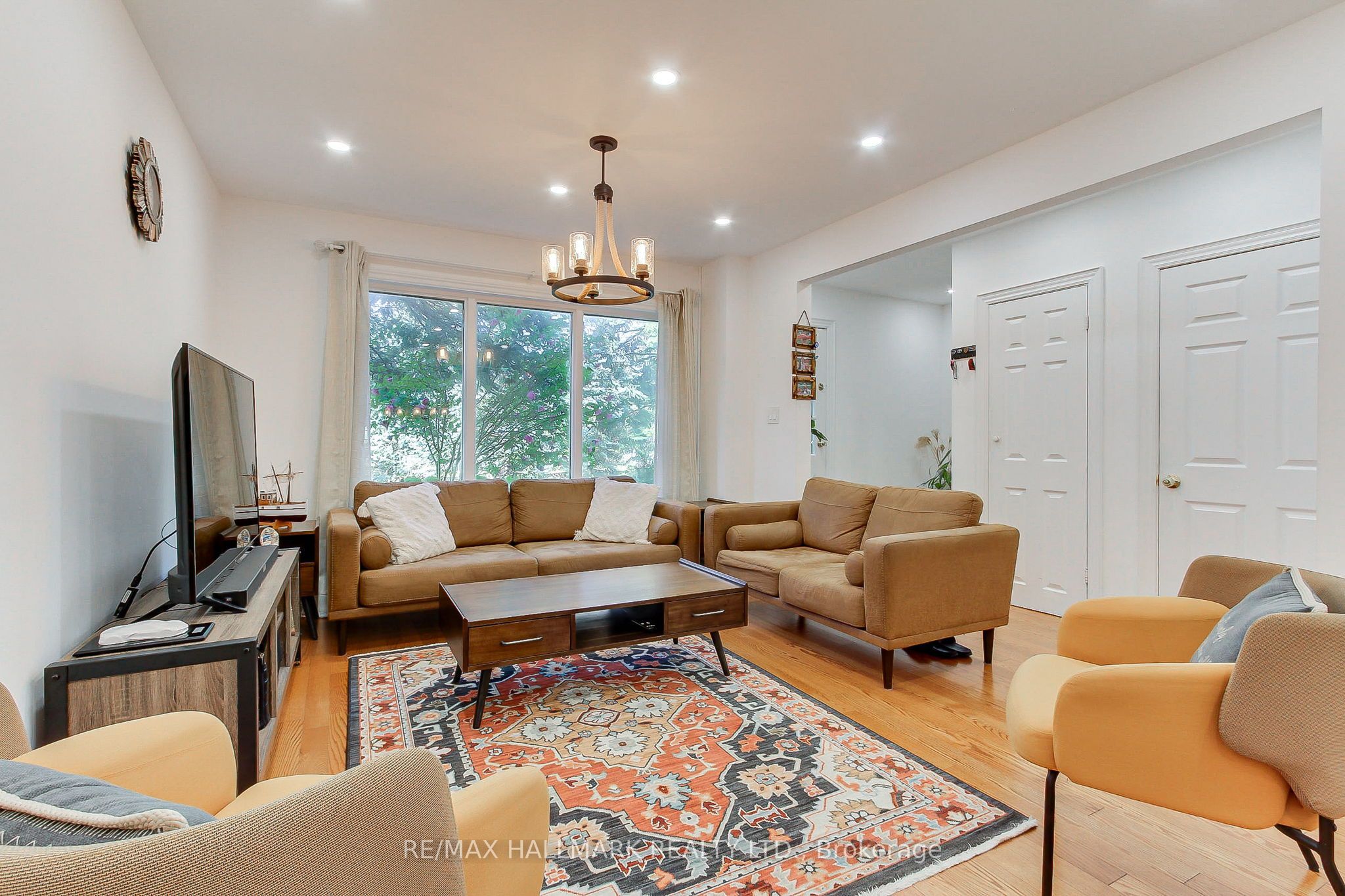339 Neal Drive, Richmond Hill, ON L4C 3L3