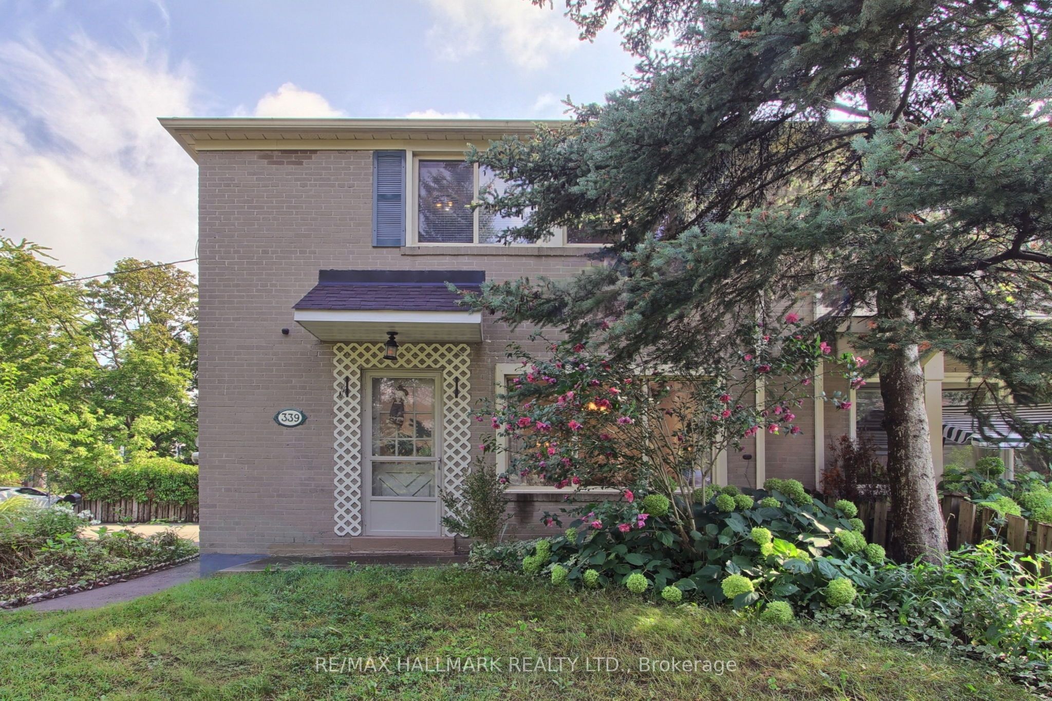 339 Neal Drive, Richmond Hill, ON L4C 3L3 photo 2