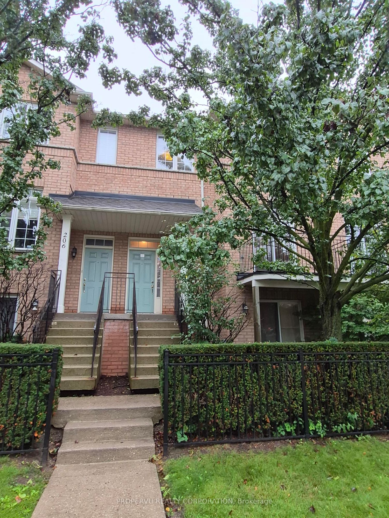 23 Observatory Lane 205, Richmond Hill, ON L4C 0M7
