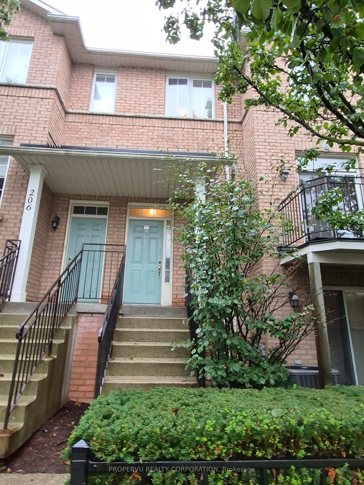 23 Observatory Lane 205, Richmond Hill, ON L4C 0M7 photo 2