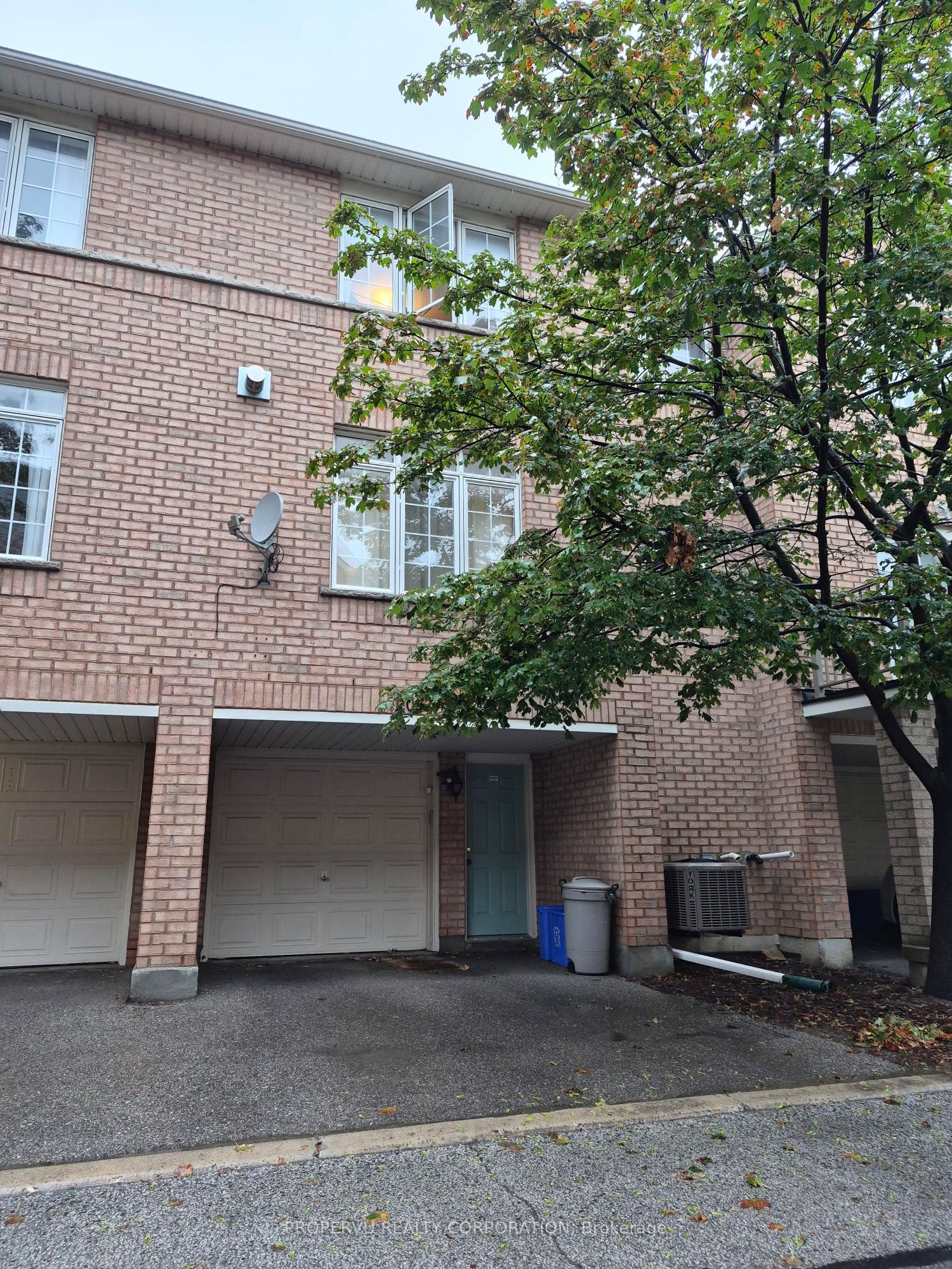23 Observatory Lane 205, Richmond Hill, ON L4C 0M7 photo 3