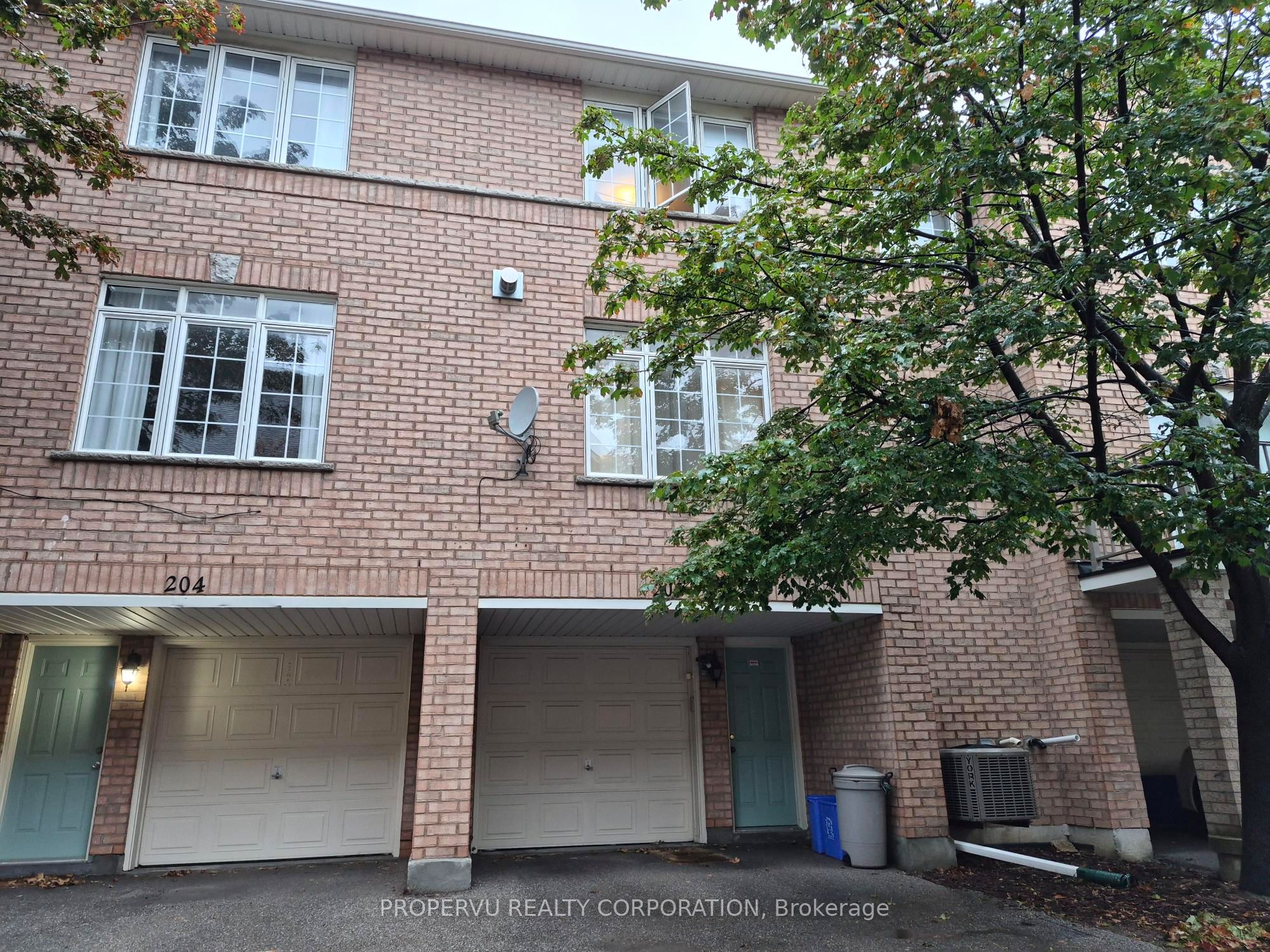 23 Observatory Lane 205, Richmond Hill, ON L4C 0M7 photo 4