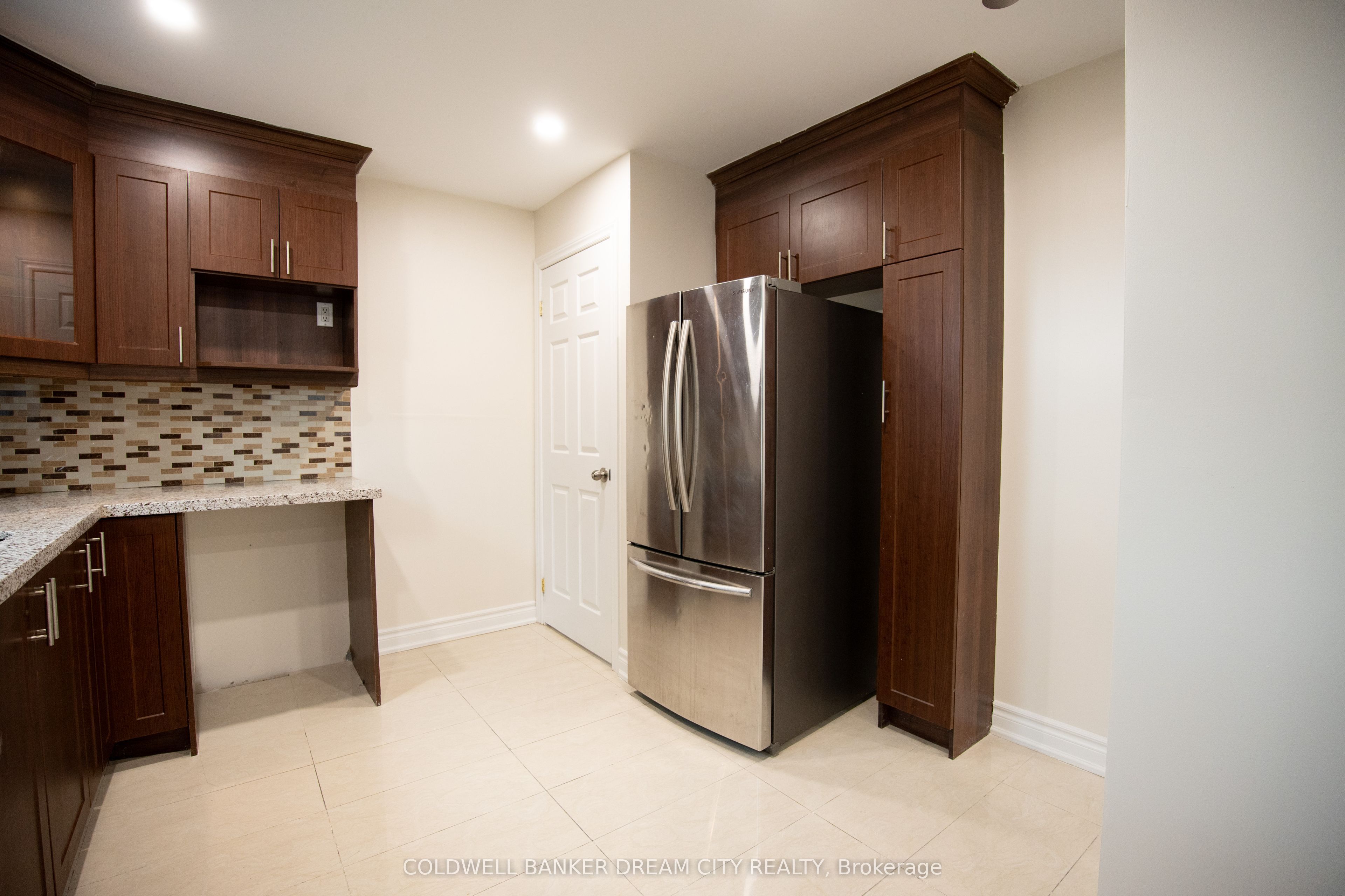 22 Elm Grove Avenue Upper, Richmond Hill, ON L4E 2T1 photo 4