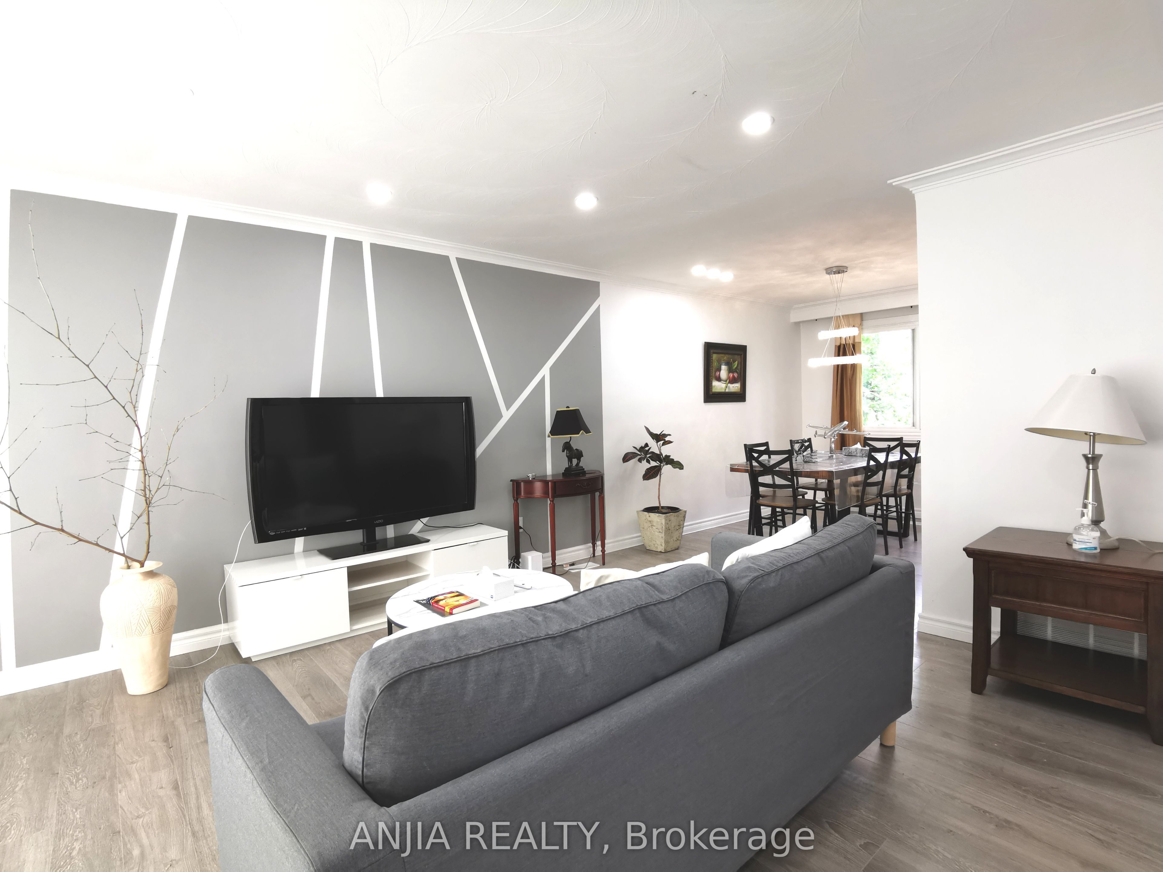 442 Bonita Court Main, Richmond Hill, ON L4C 3N1 photo 3