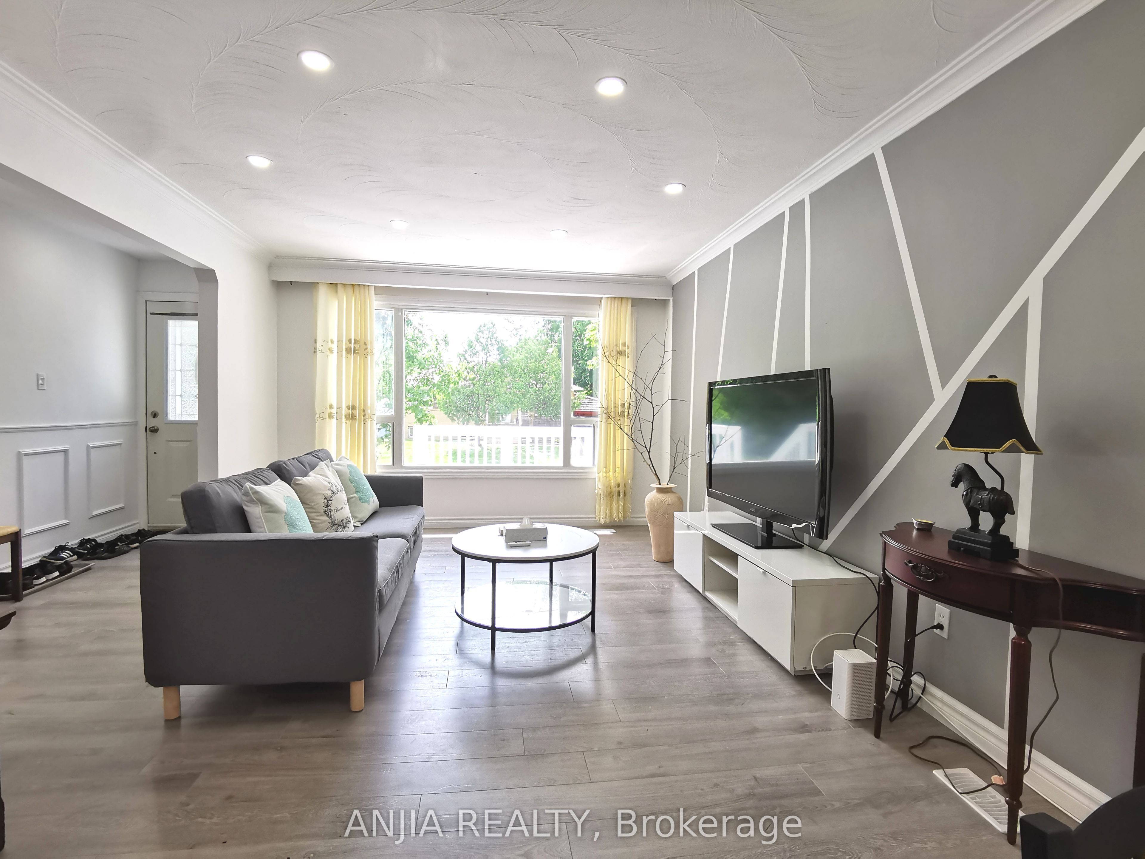 442 Bonita Court Main, Richmond Hill, ON L4C 3N1 photo 4