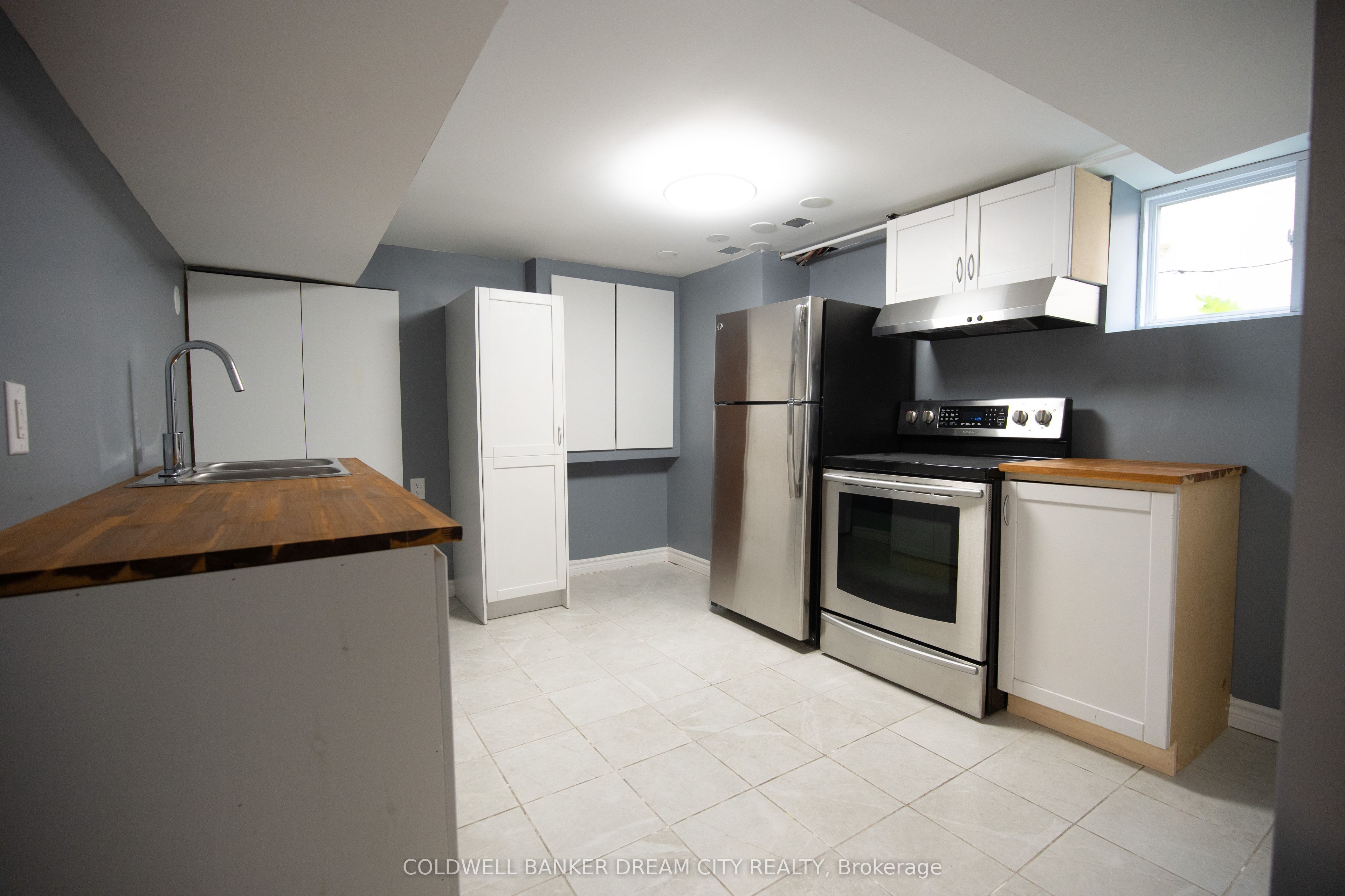 22 Elm Grove Avenue (BSMT), Richmond Hill, ON L4E 2T1 photo 2