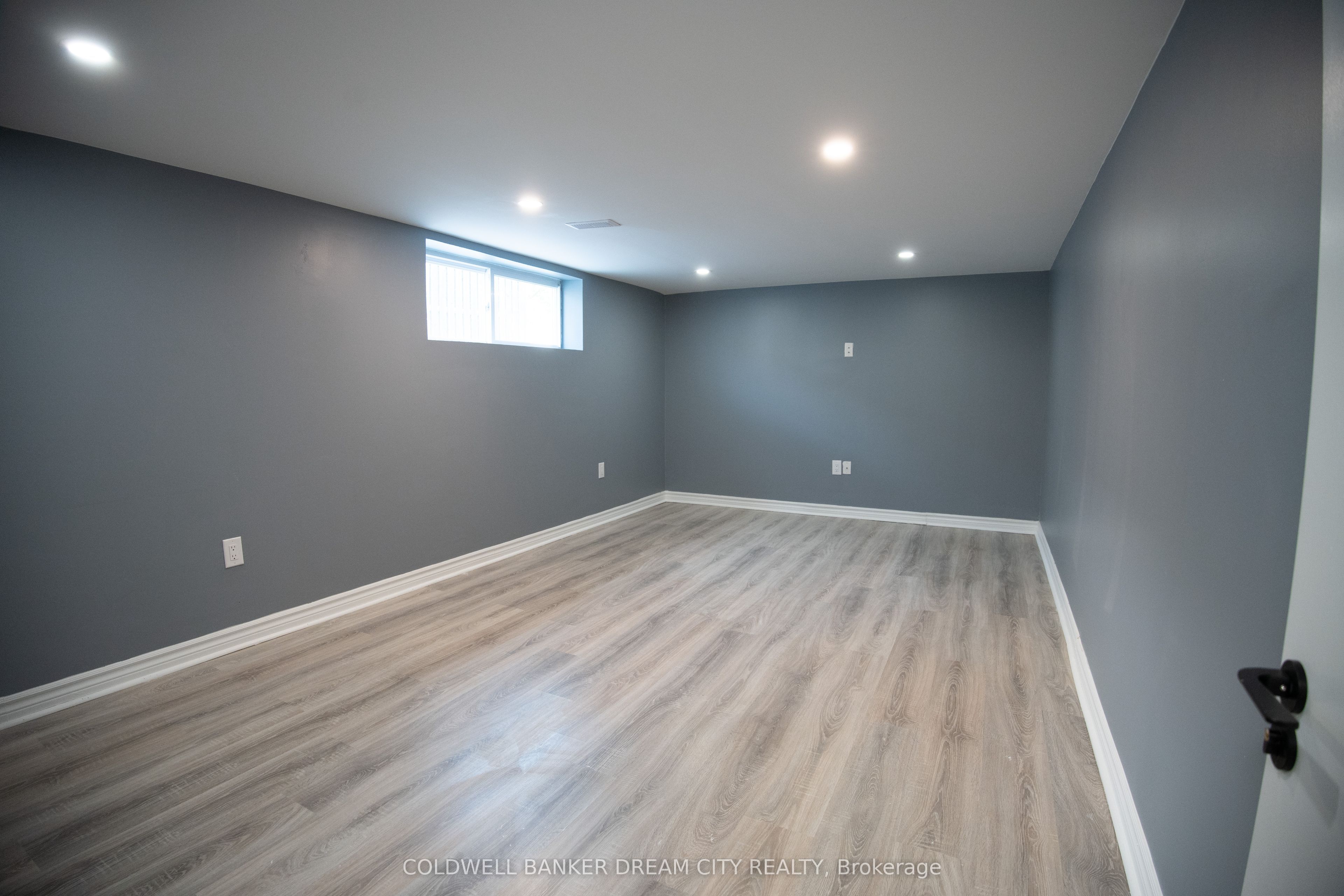 22 Elm Grove Avenue (BSMT), Richmond Hill, ON L4E 2T1 photo 5