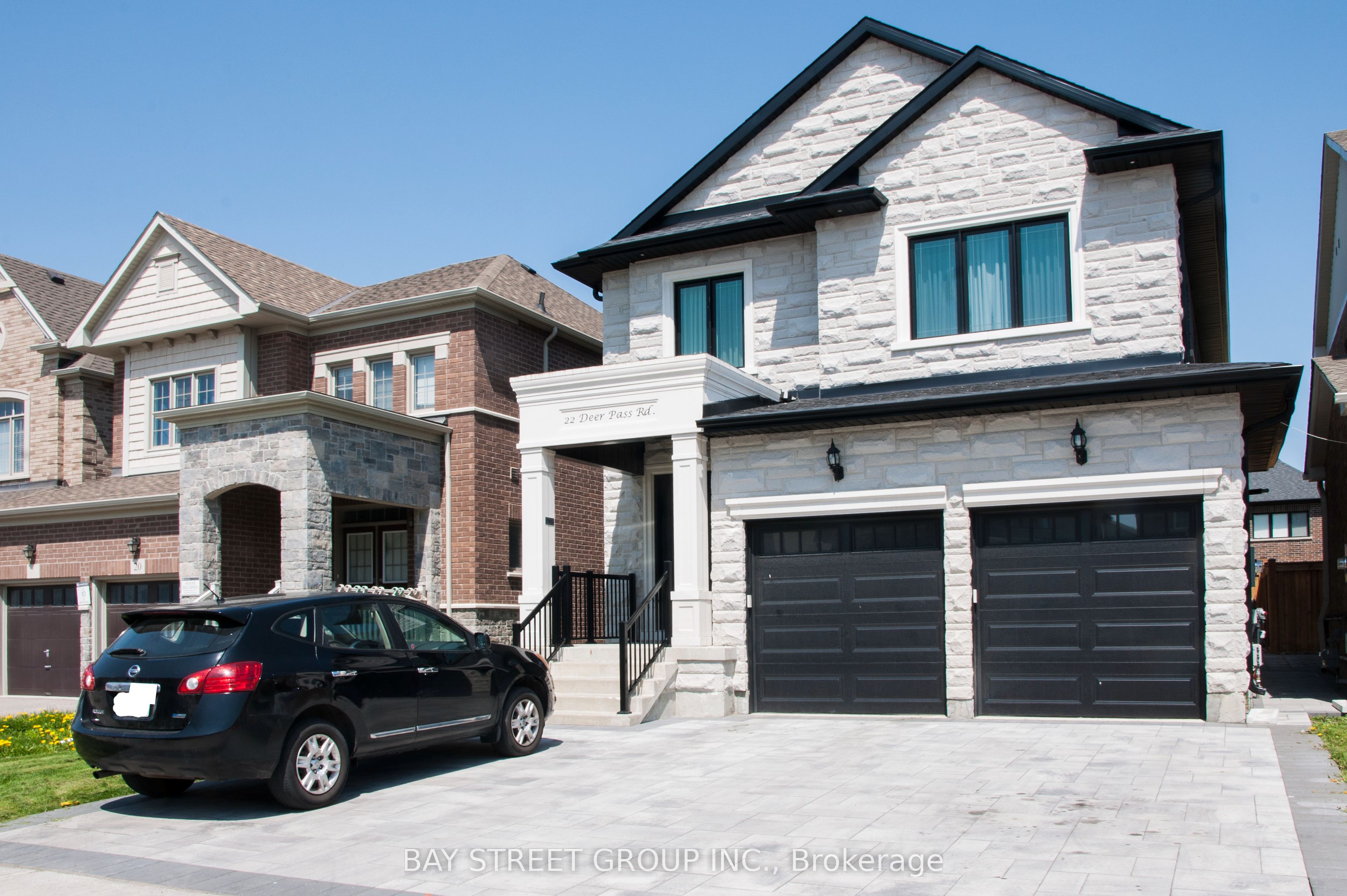 22 Deer Pass Road UNIT 2, East Gwillimbury, ON L9N 0L6