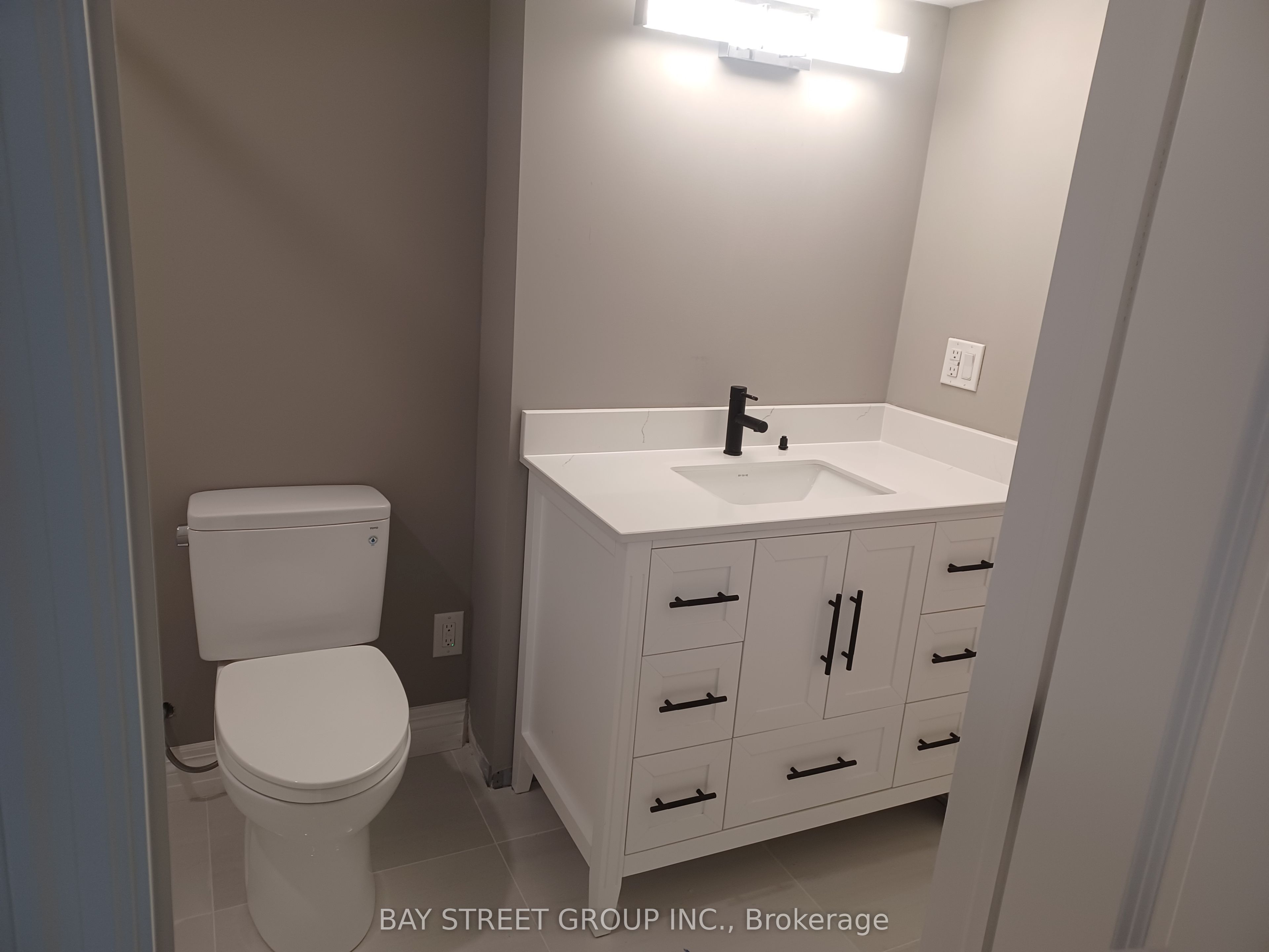 22 Deer Pass Road UNIT 2, East Gwillimbury, ON L9N 0L6 photo 3