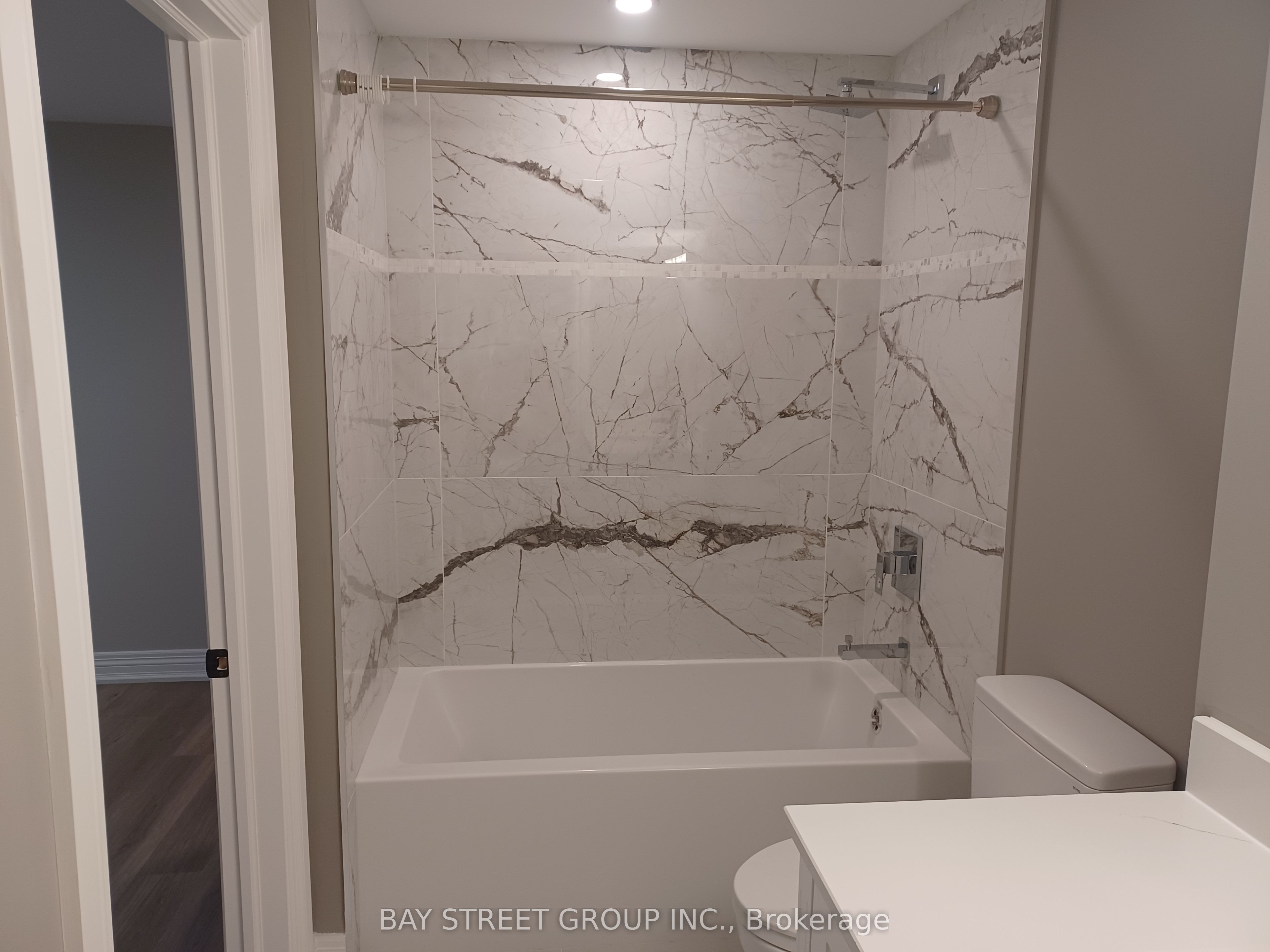 22 Deer Pass Road UNIT 2, East Gwillimbury, ON L9N 0L6 photo 4