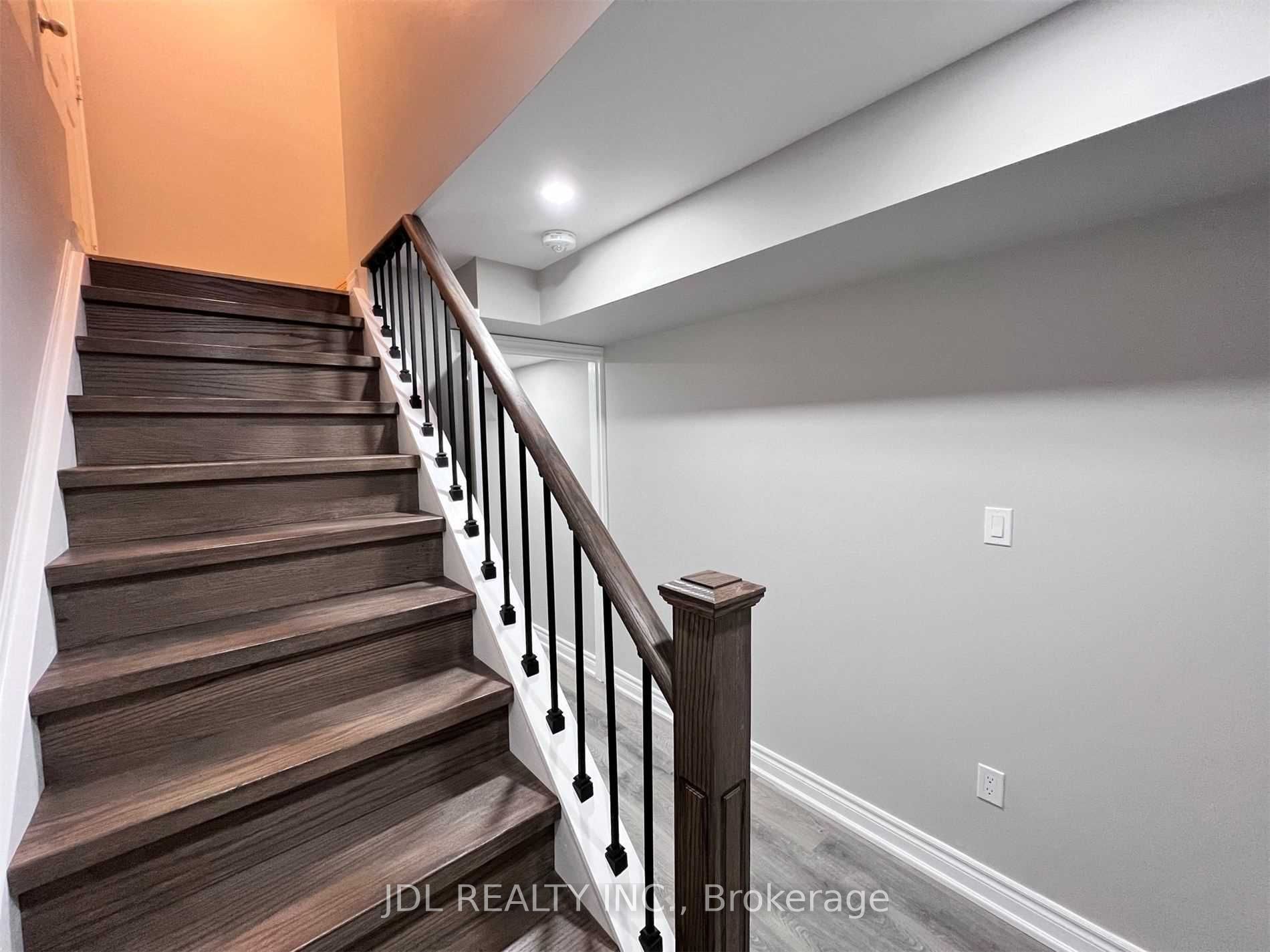 43 Portage Avenue Bsmt, Richmond Hill, ON L4E 2Z5 photo 2