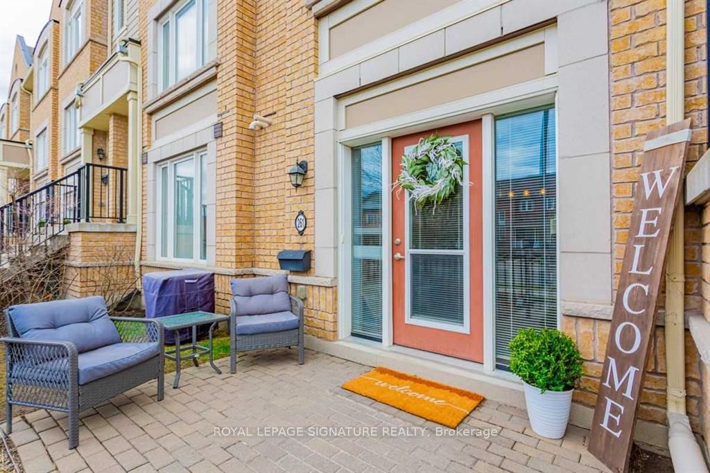 261 John Way W 2, Aurora, ON L4G 0S8 photo 2