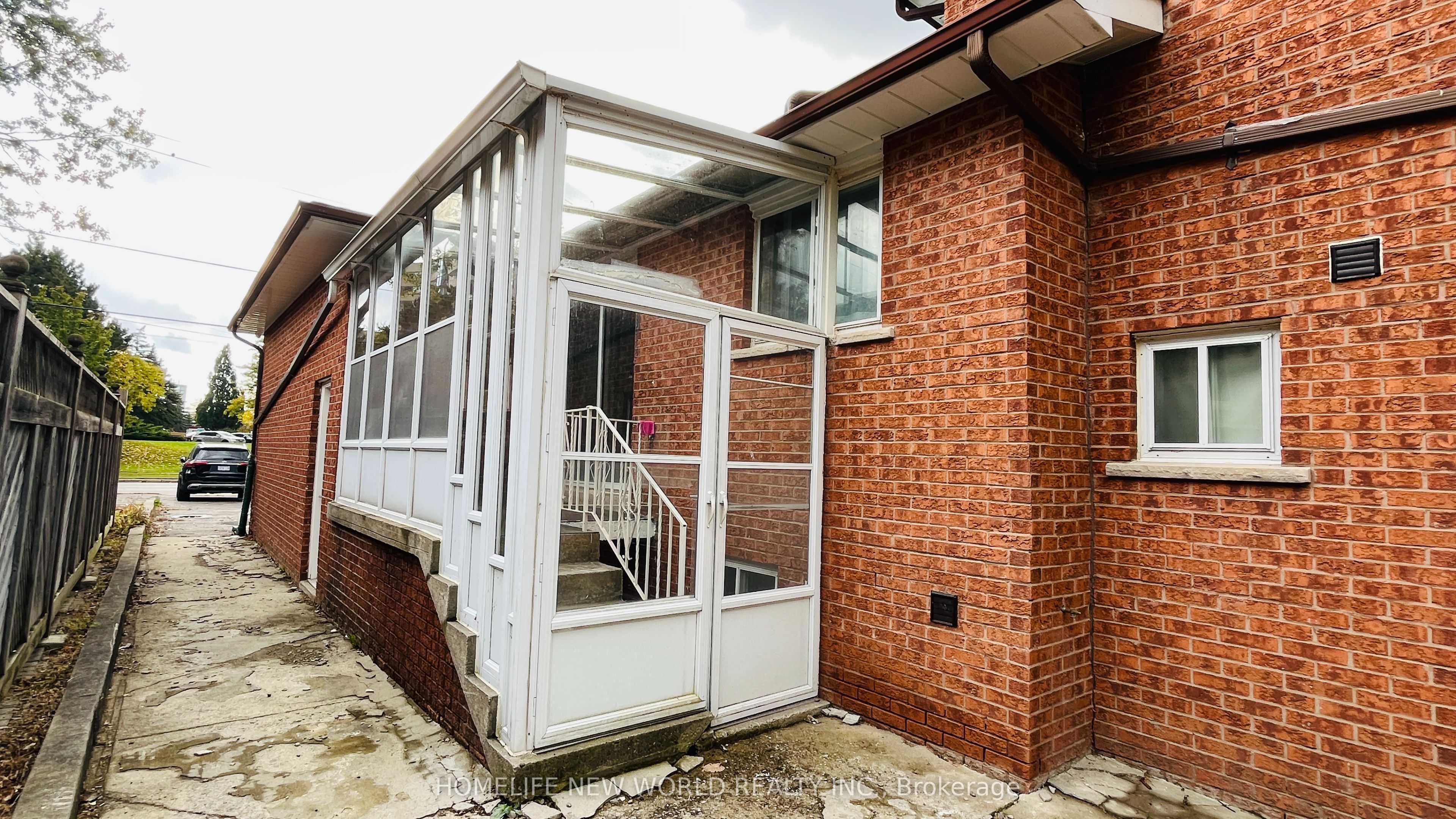 38 Weldrick Road W Lower, Richmond Hill, ON L4C 3T8