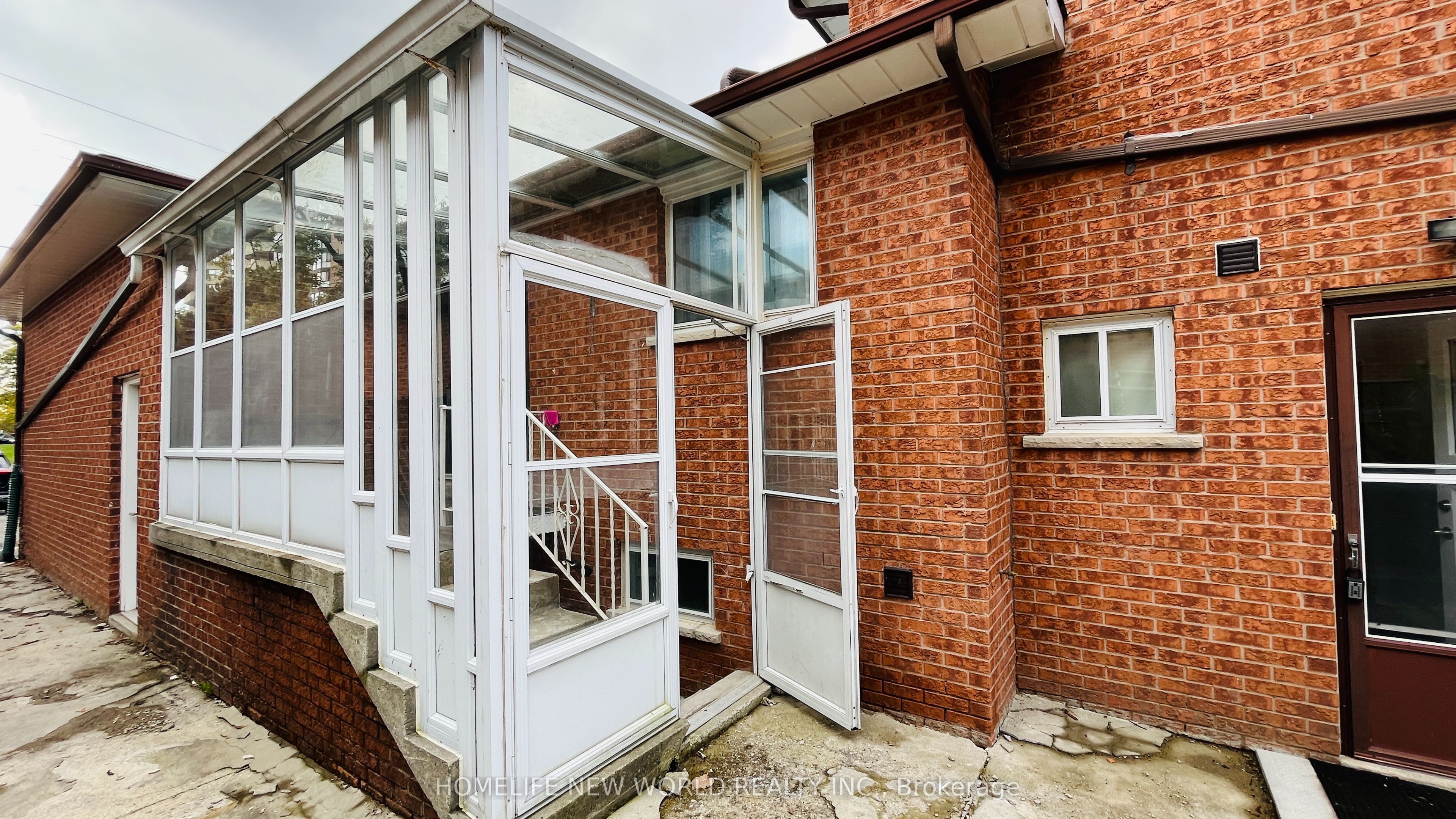 38 Weldrick Road W Lower, Richmond Hill, ON L4C 3T8 photo 2