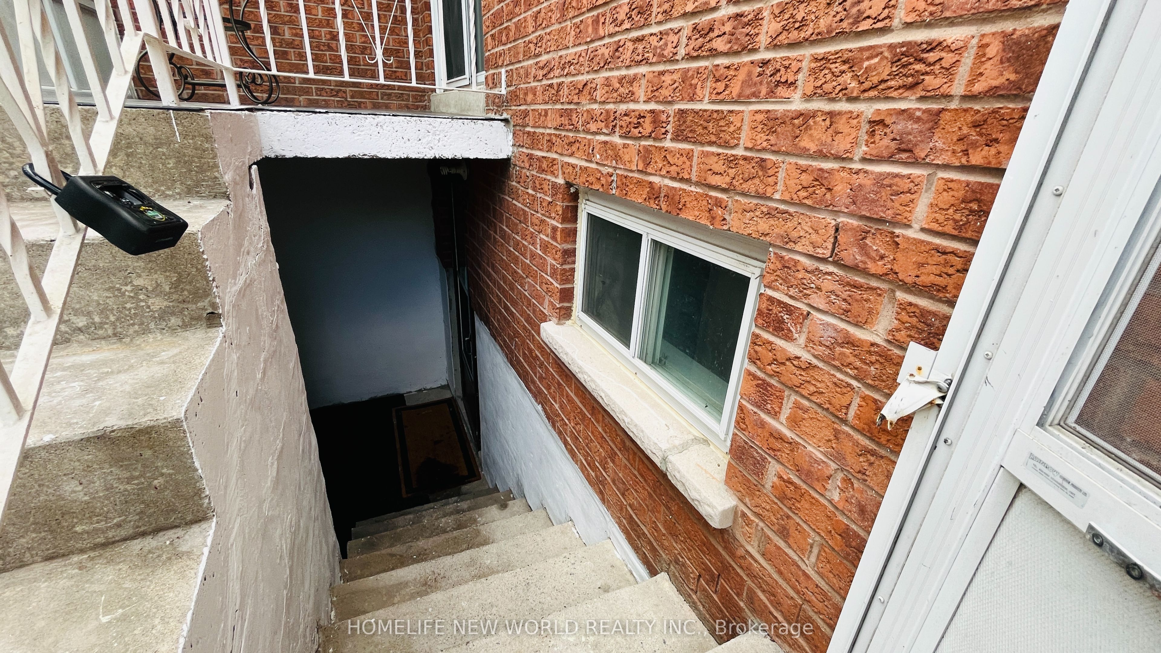 38 Weldrick Road W Lower, Richmond Hill, ON L4C 3T8 photo 3