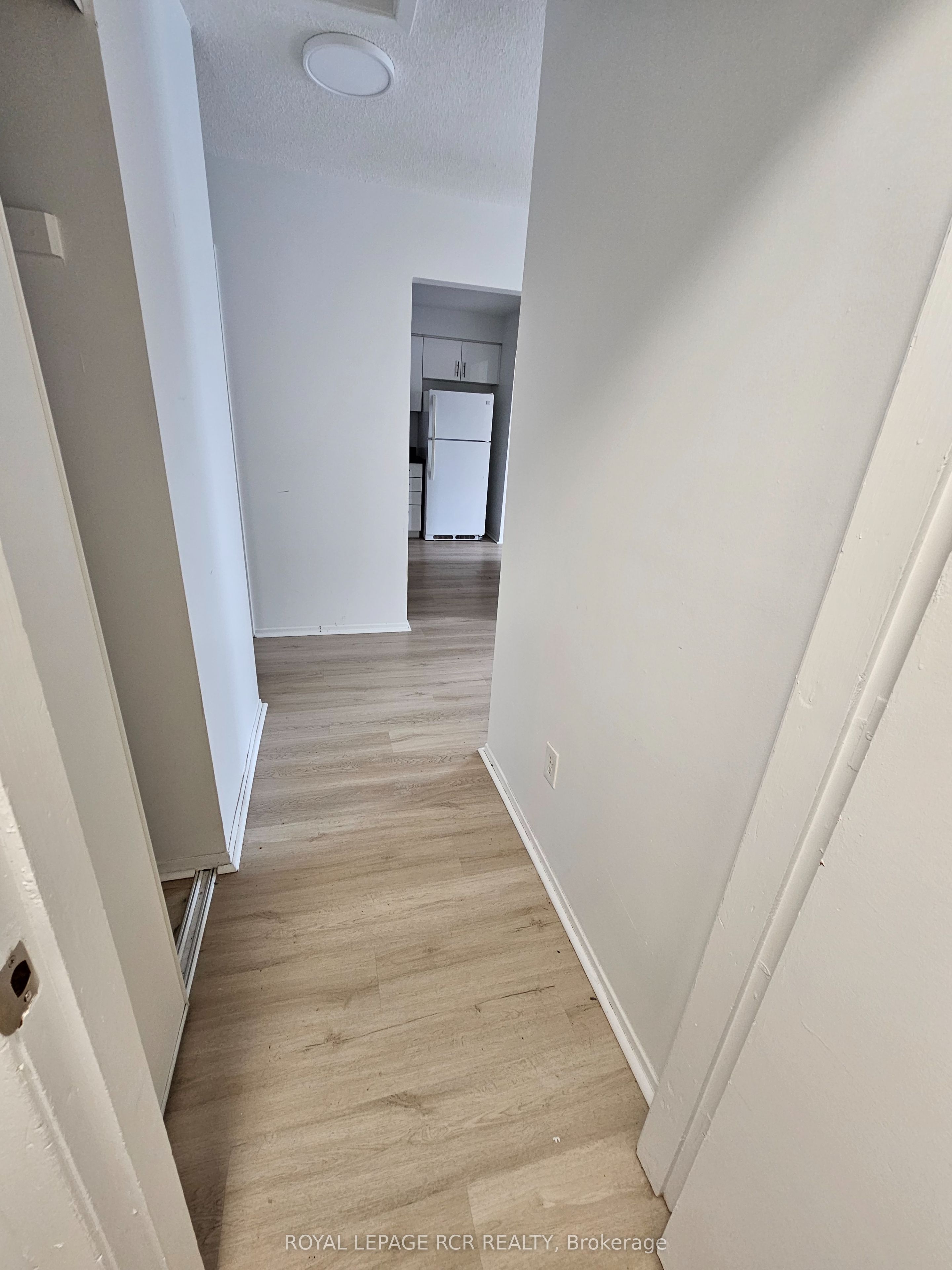 2 Orchard Heights Boulevard 202, Aurora, ON L4G 3W3 photo 3
