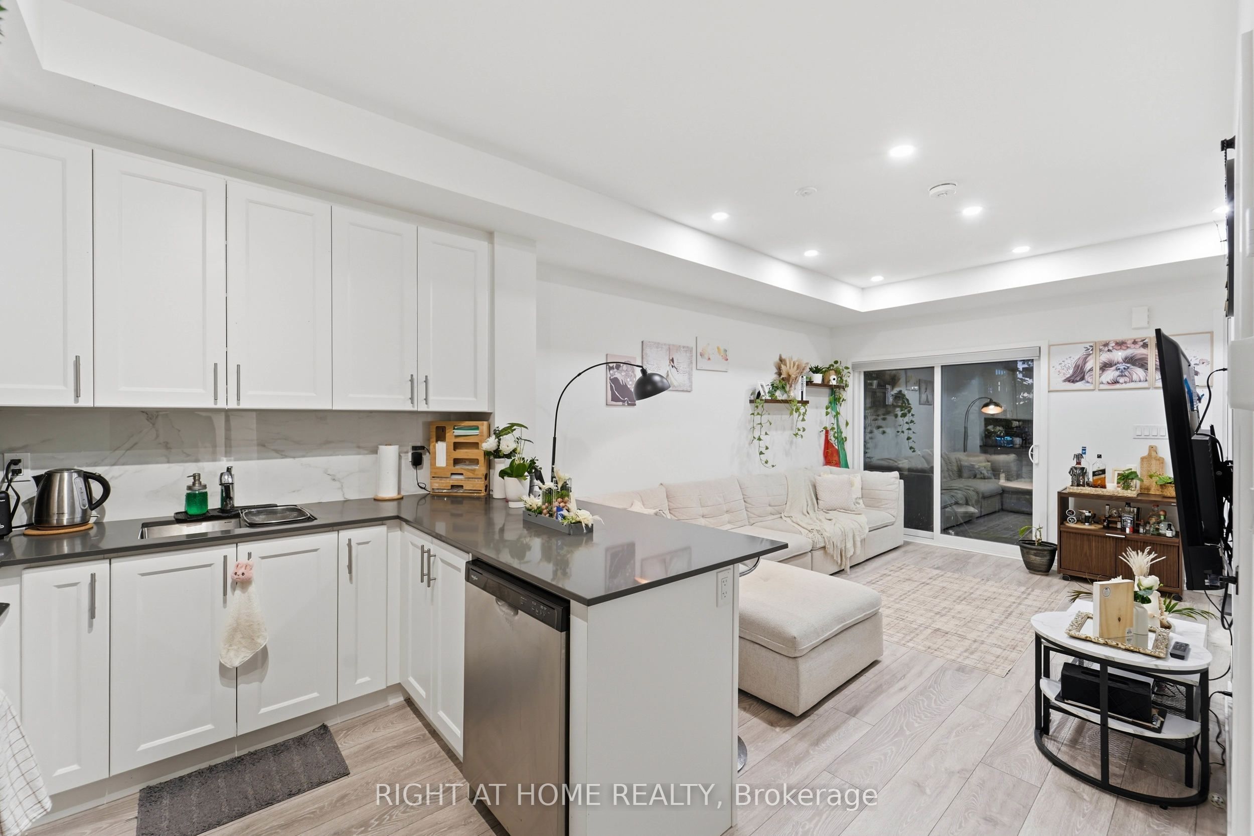 24 Lytham Green Circle 22, Newmarket, ON L3Y 0H4 photo 5