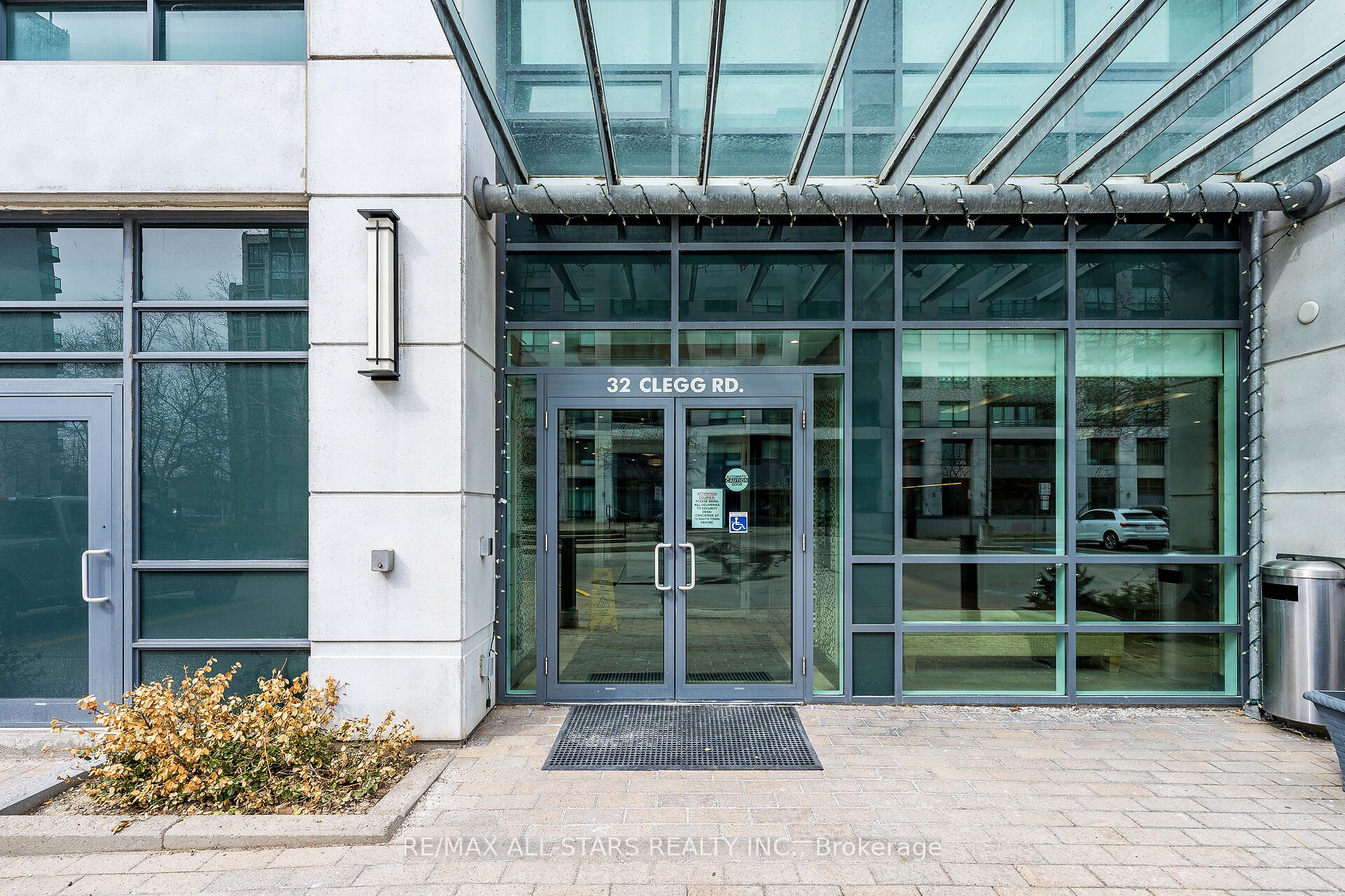 32 Clegg Road 806, Markham, ON L6G 0B2 photo 3