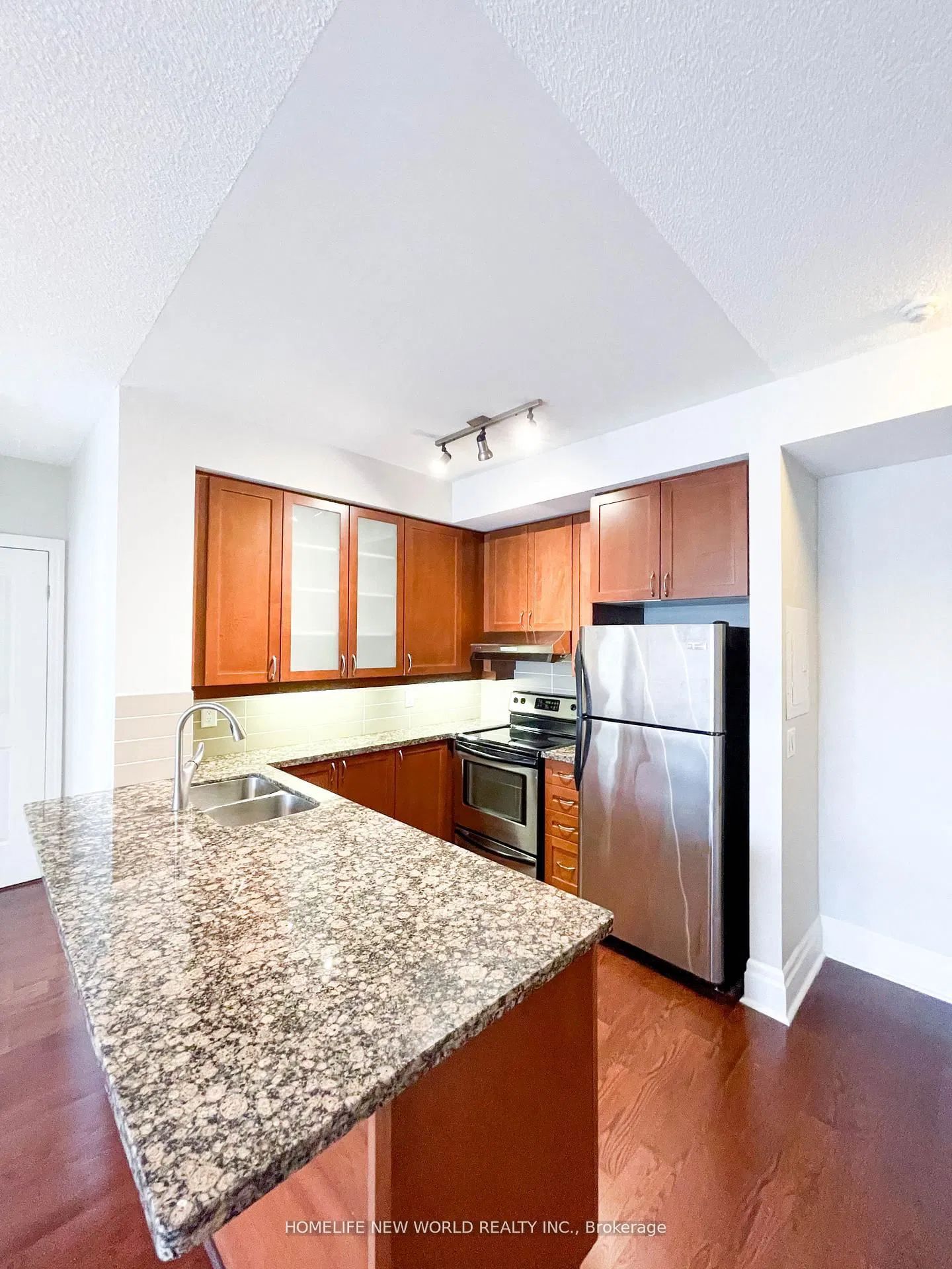21 Upper Duke Crescent 404, Markham, ON L6G 0B7 photo 2