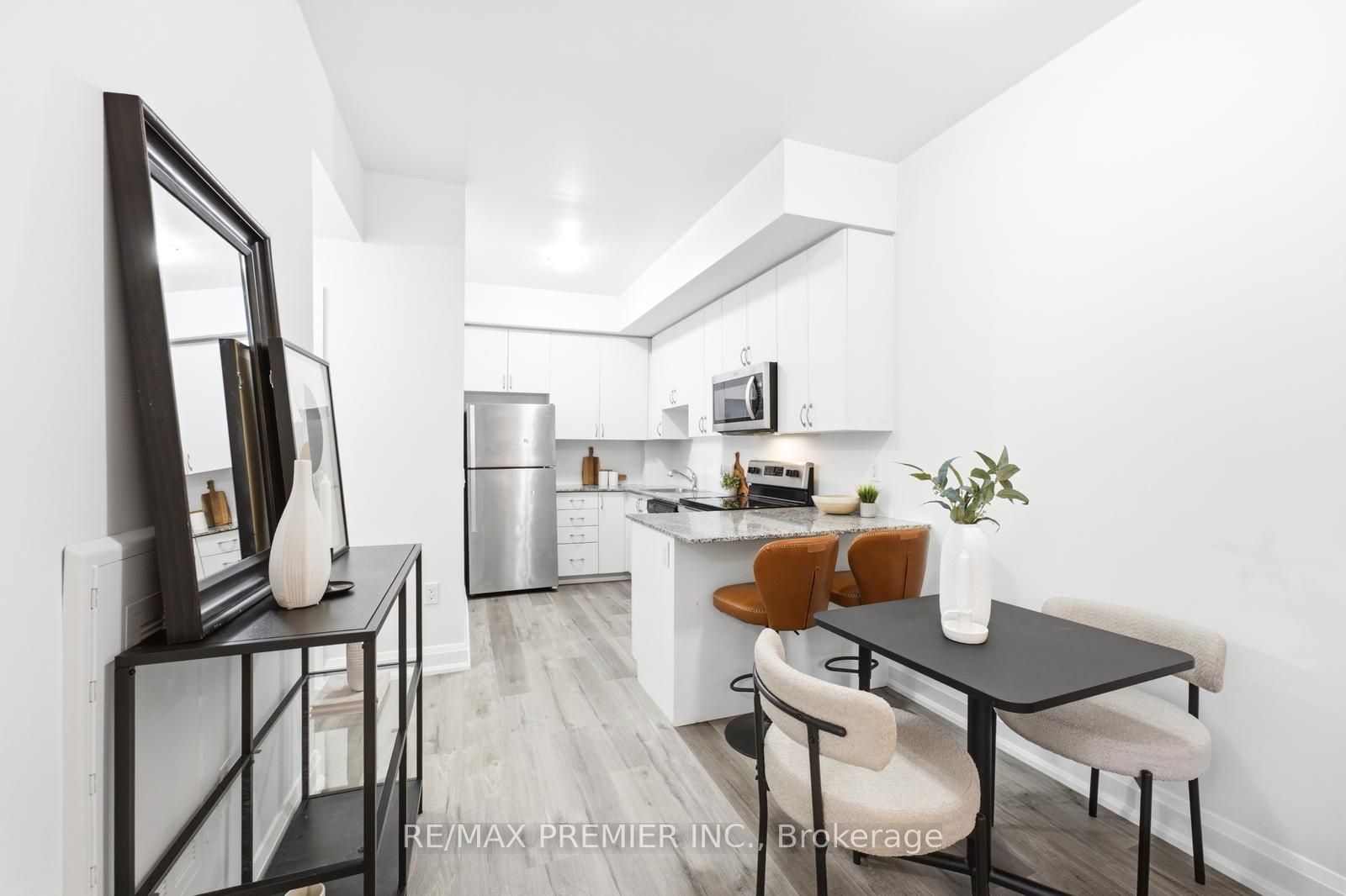 5279 Highway 7 Road B1401, Vaughan, ON L4L 0J1
