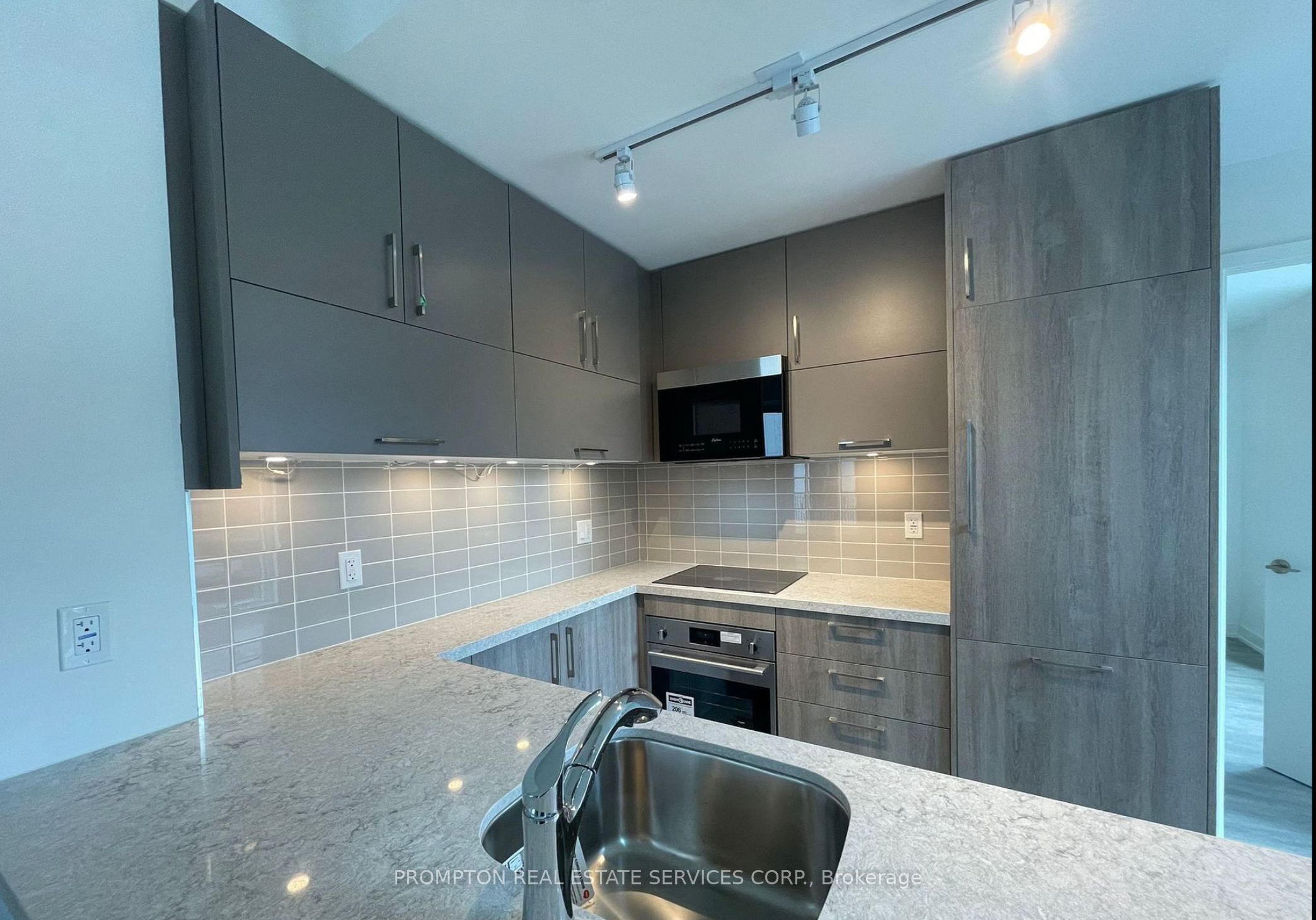 38 Simcoe Promenade 708, Markham, ON L6G 0H7 photo 3