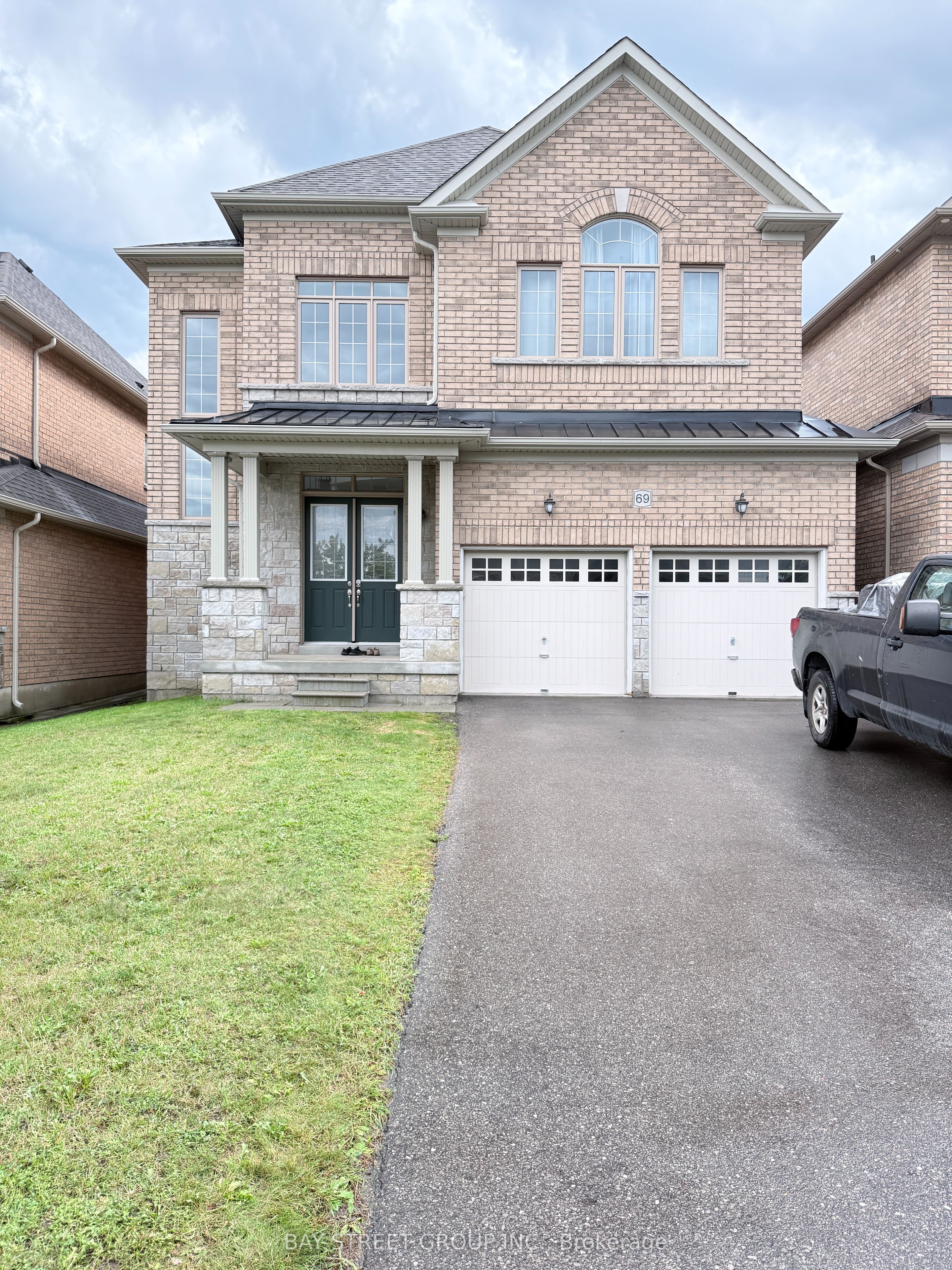 69 Tupling Street, Bradford West Gwillimbury, ON L3Z 0W6 photo 2