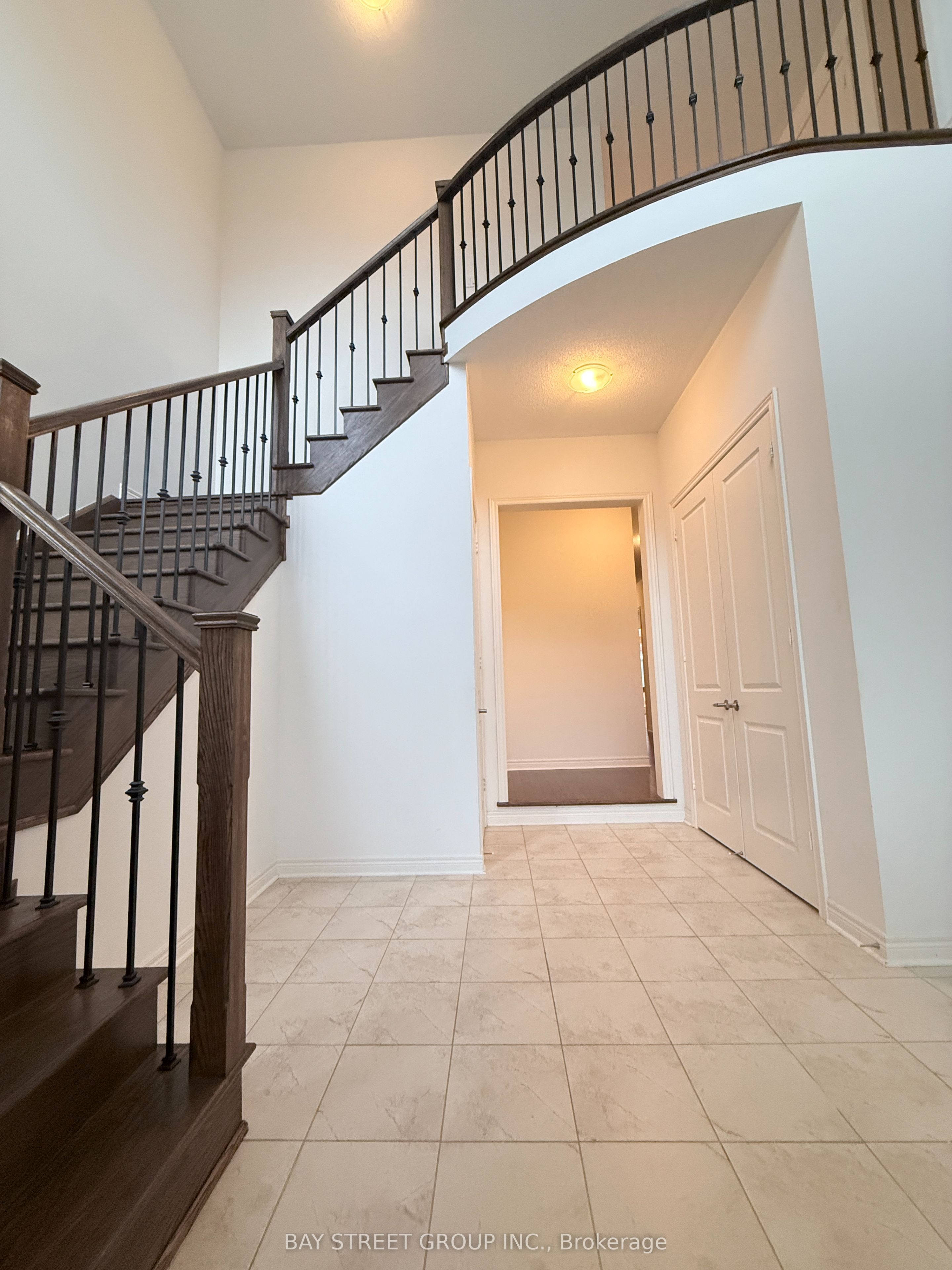69 Tupling Street, Bradford West Gwillimbury, ON L3Z 0W6 photo 3